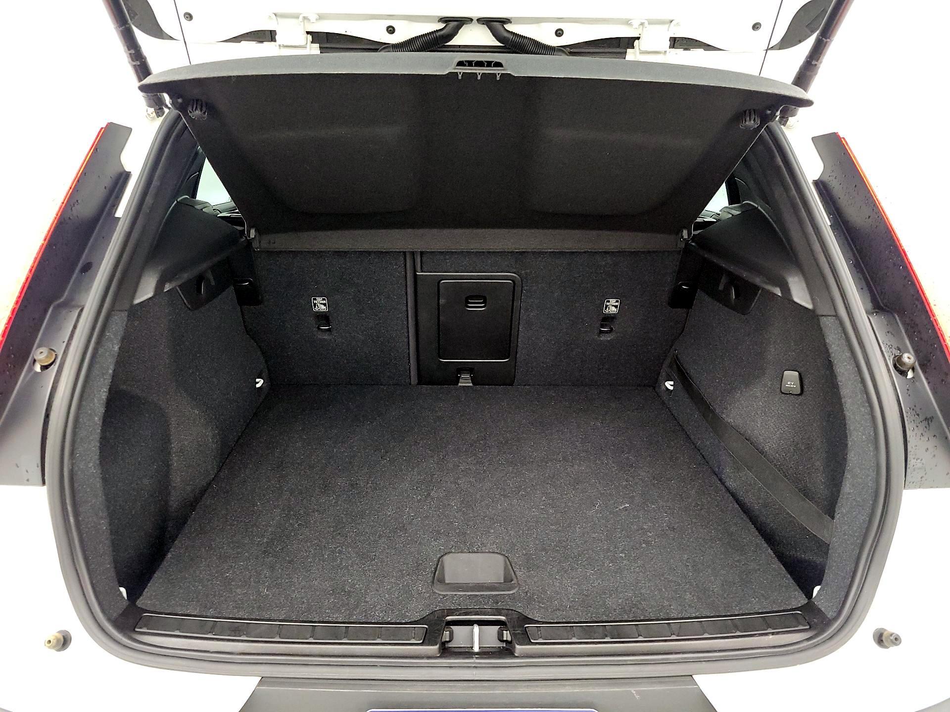 Thumbnail: 2020 Volvo XC40 - 18