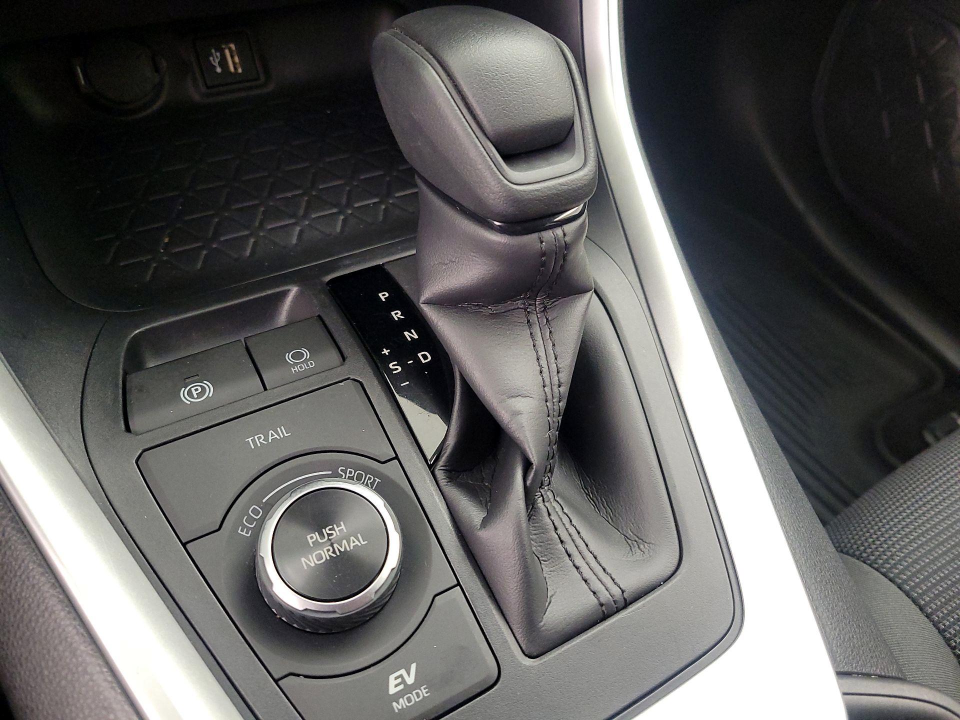 Thumbnail: 2023 Toyota RAV4 - 18