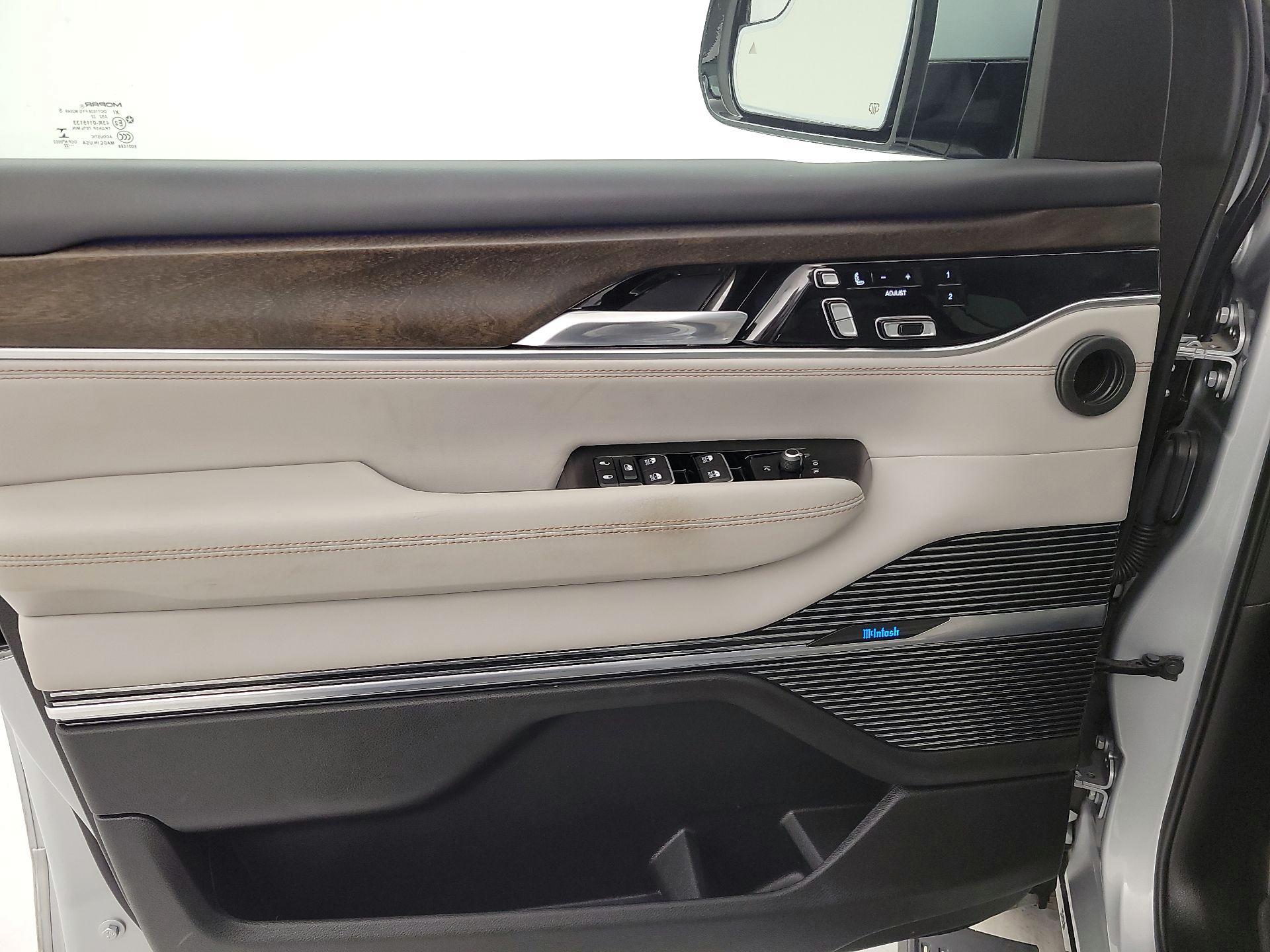 Thumbnail: 2022 Jeep Grand Wagoneer - 12