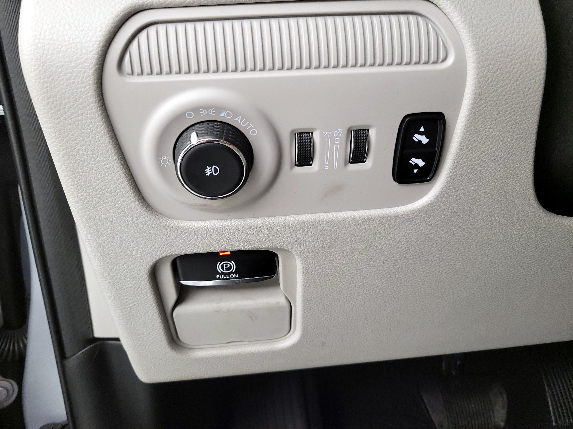 Thumbnail: 2022 Jeep Grand Wagoneer - 13