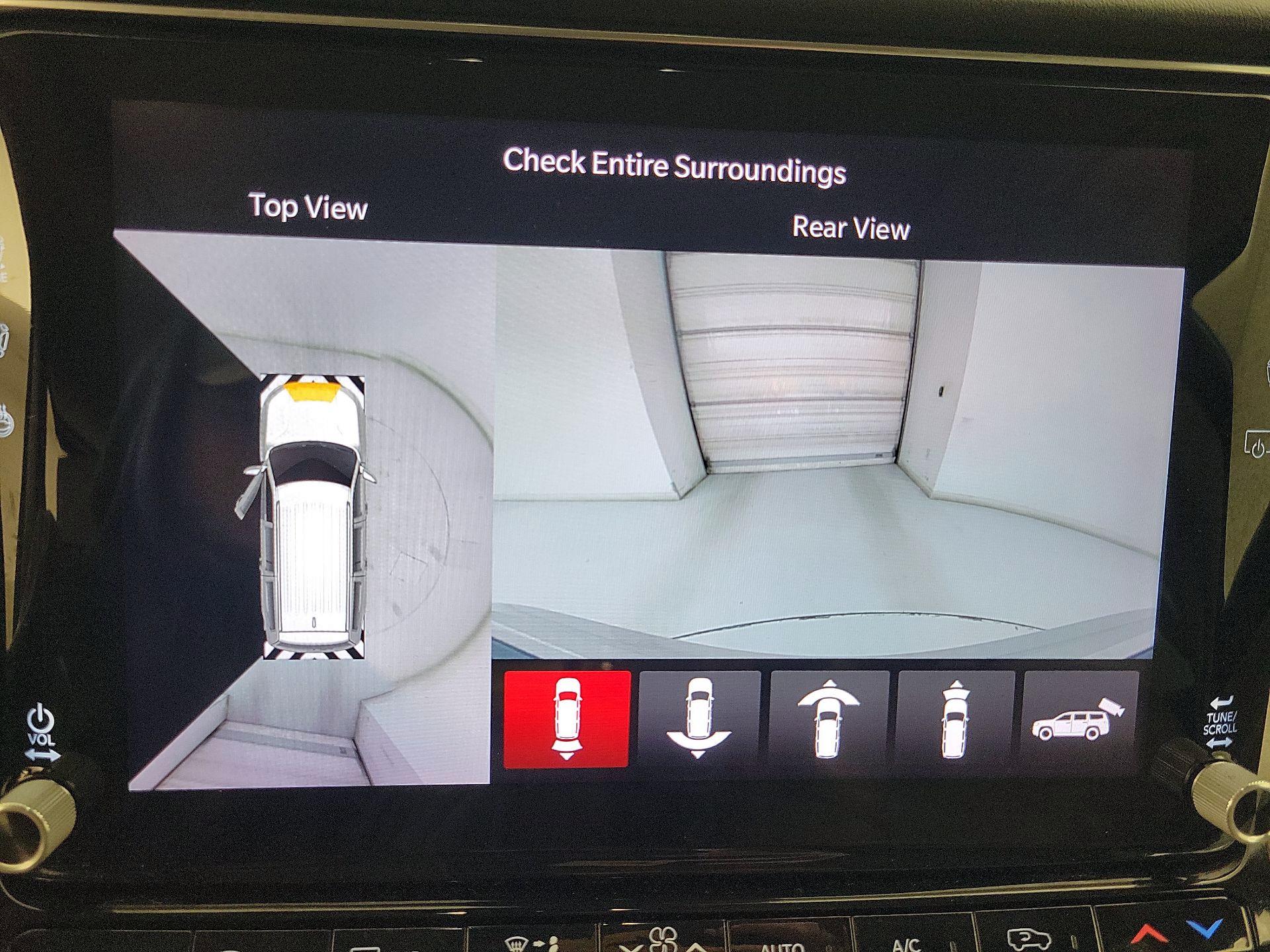 Thumbnail: 2022 Jeep Grand Wagoneer - 14