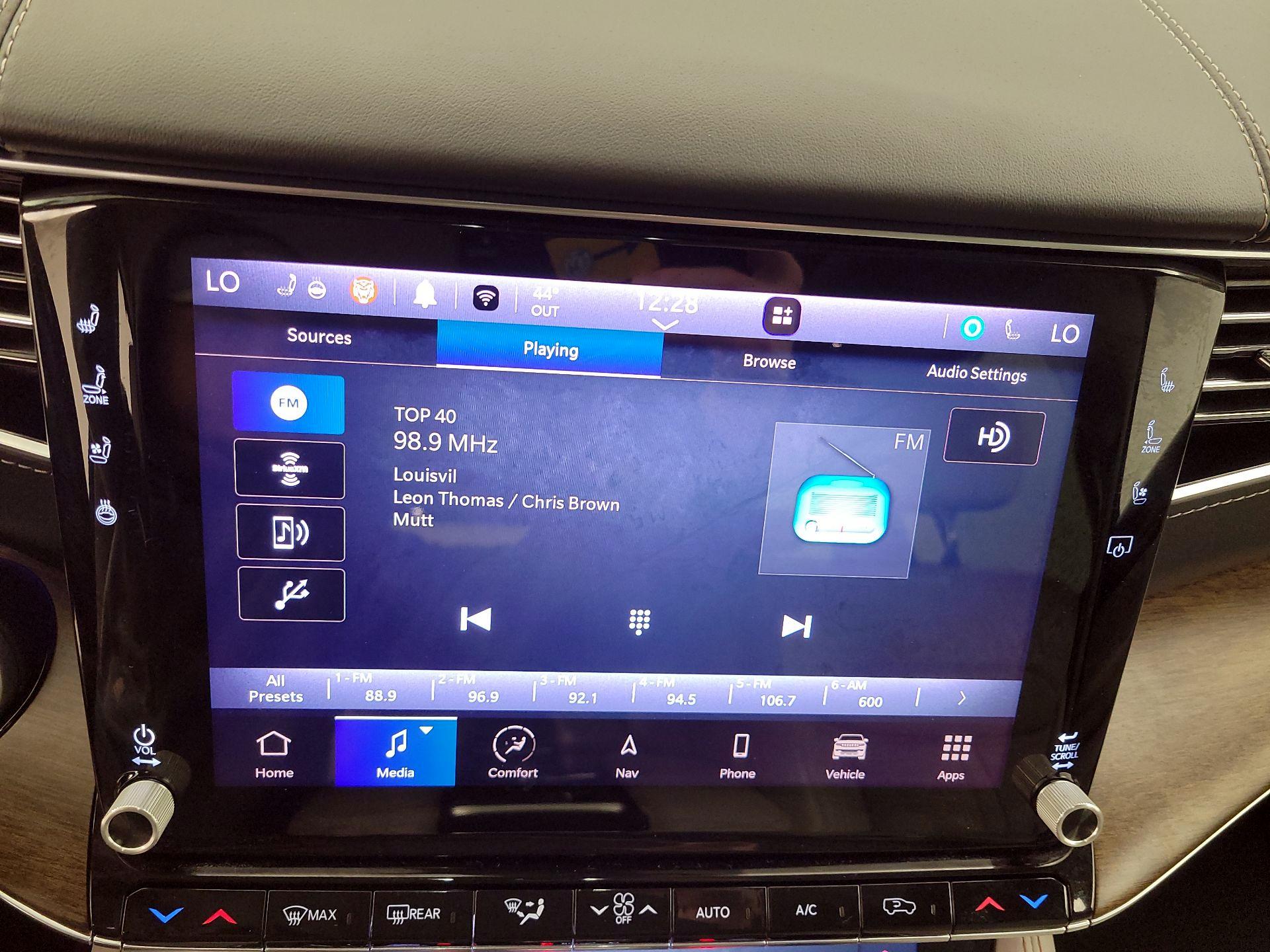 Thumbnail: 2022 Jeep Grand Wagoneer - 15