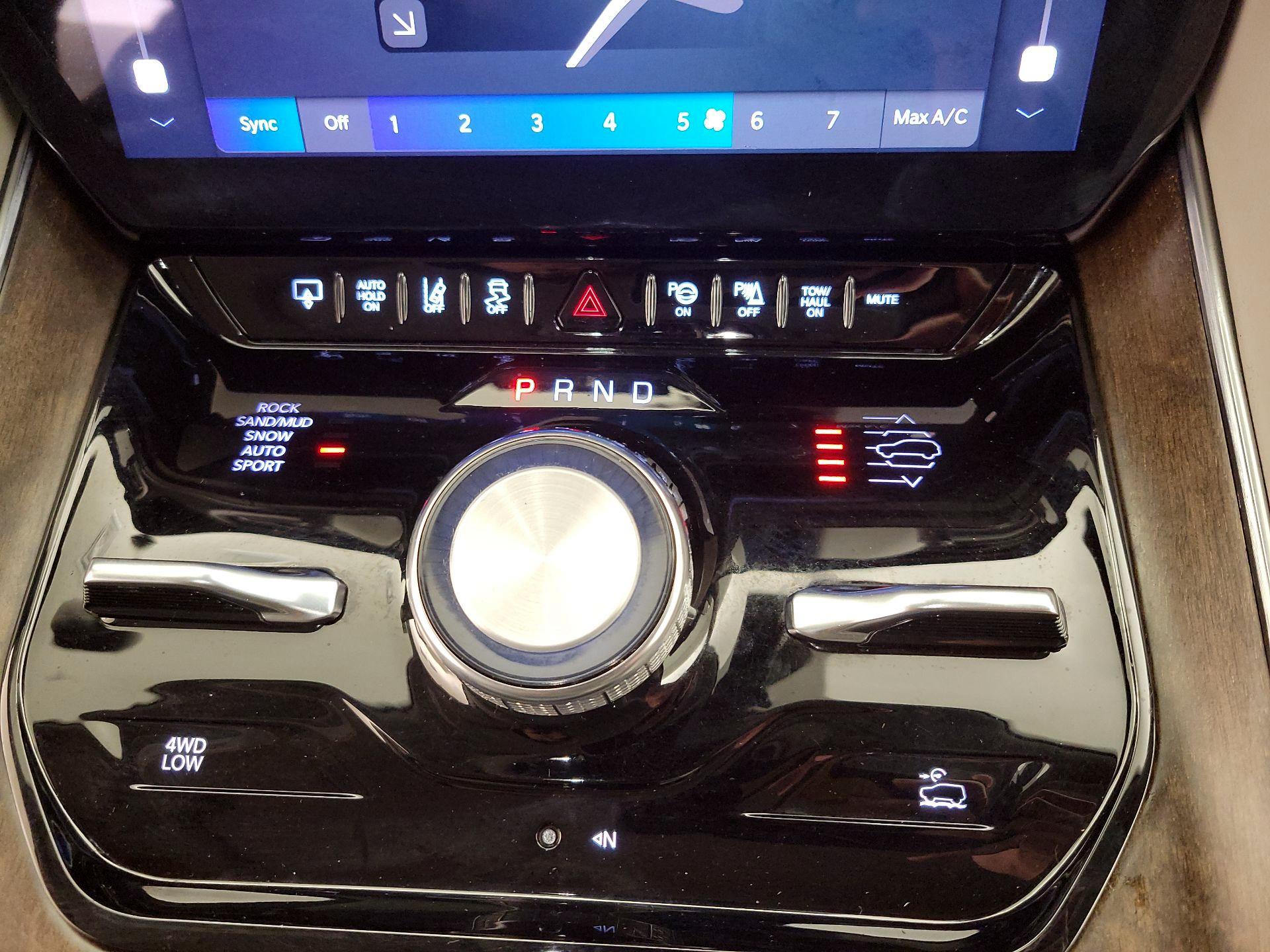 Thumbnail: 2022 Jeep Grand Wagoneer - 17