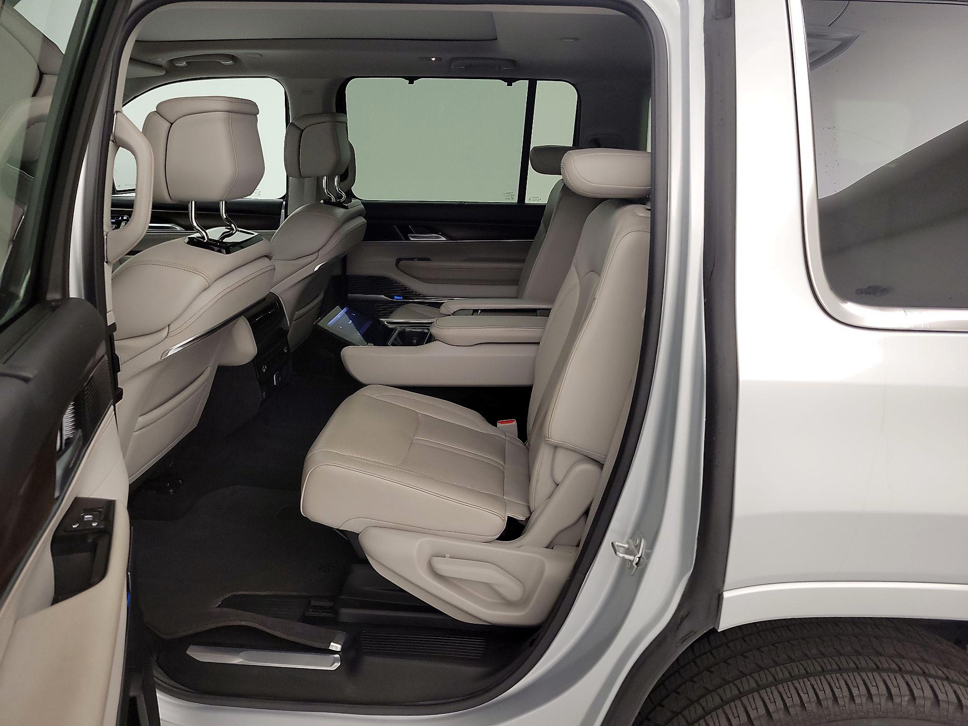 Thumbnail: 2022 Jeep Grand Wagoneer - 18