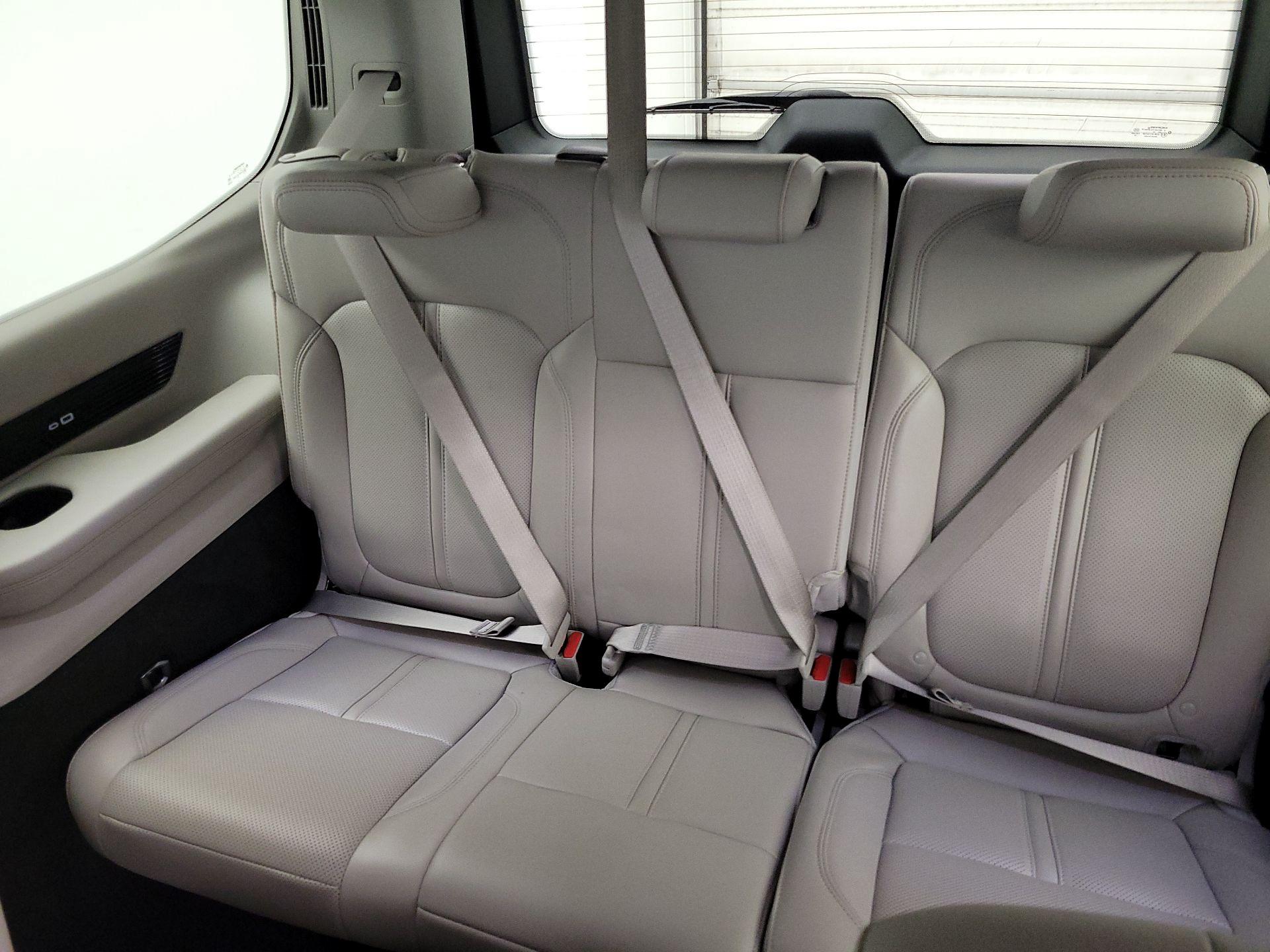 Thumbnail: 2022 Jeep Grand Wagoneer - 19