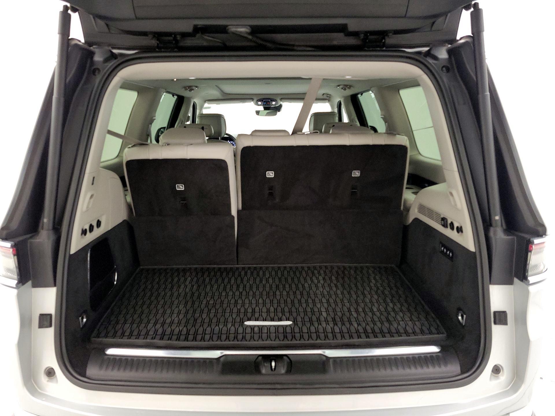 Thumbnail: 2022 Jeep Grand Wagoneer - 20