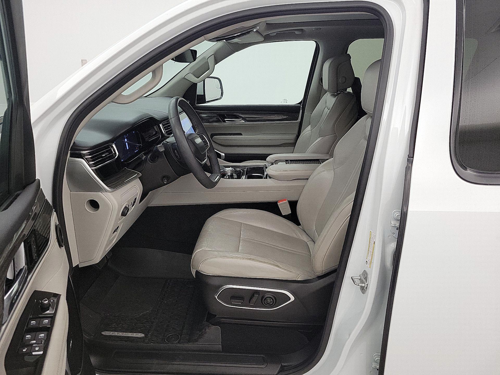 Thumbnail: 2022 Jeep Wagoneer - 11