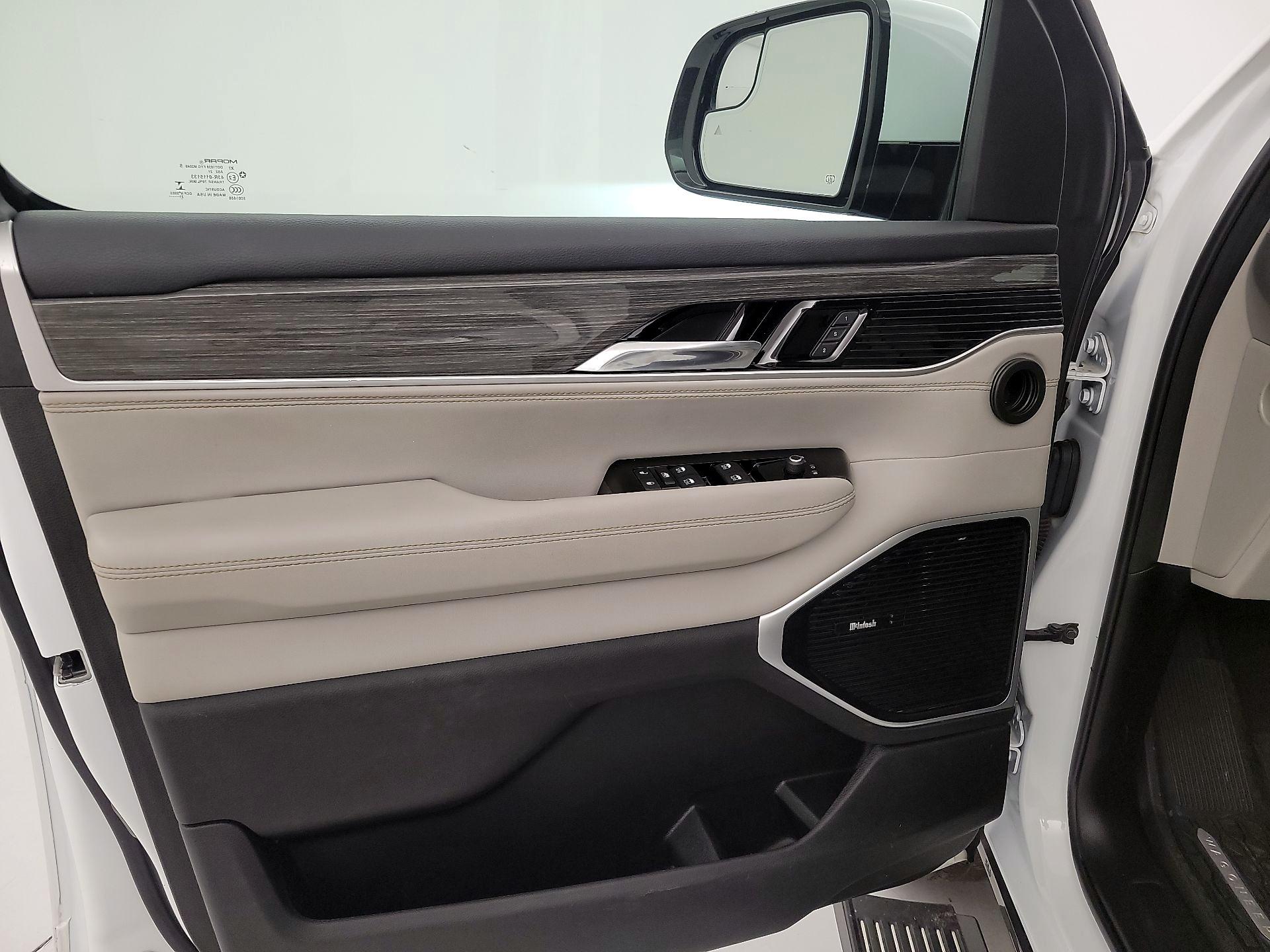 Thumbnail: 2022 Jeep Wagoneer - 12