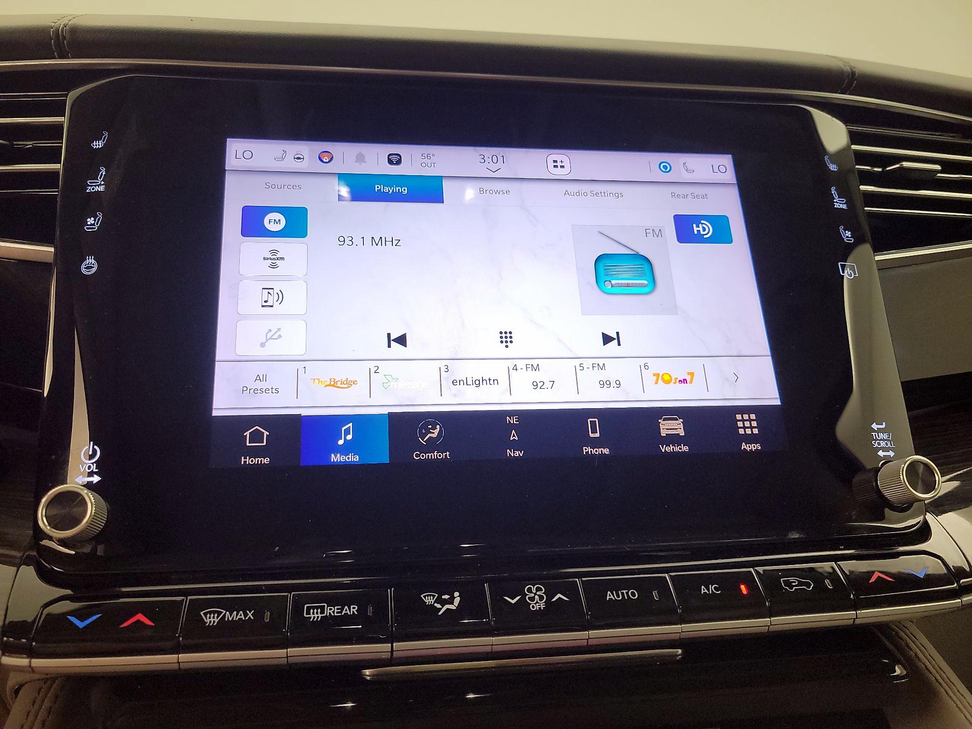 Thumbnail: 2022 Jeep Wagoneer - 16