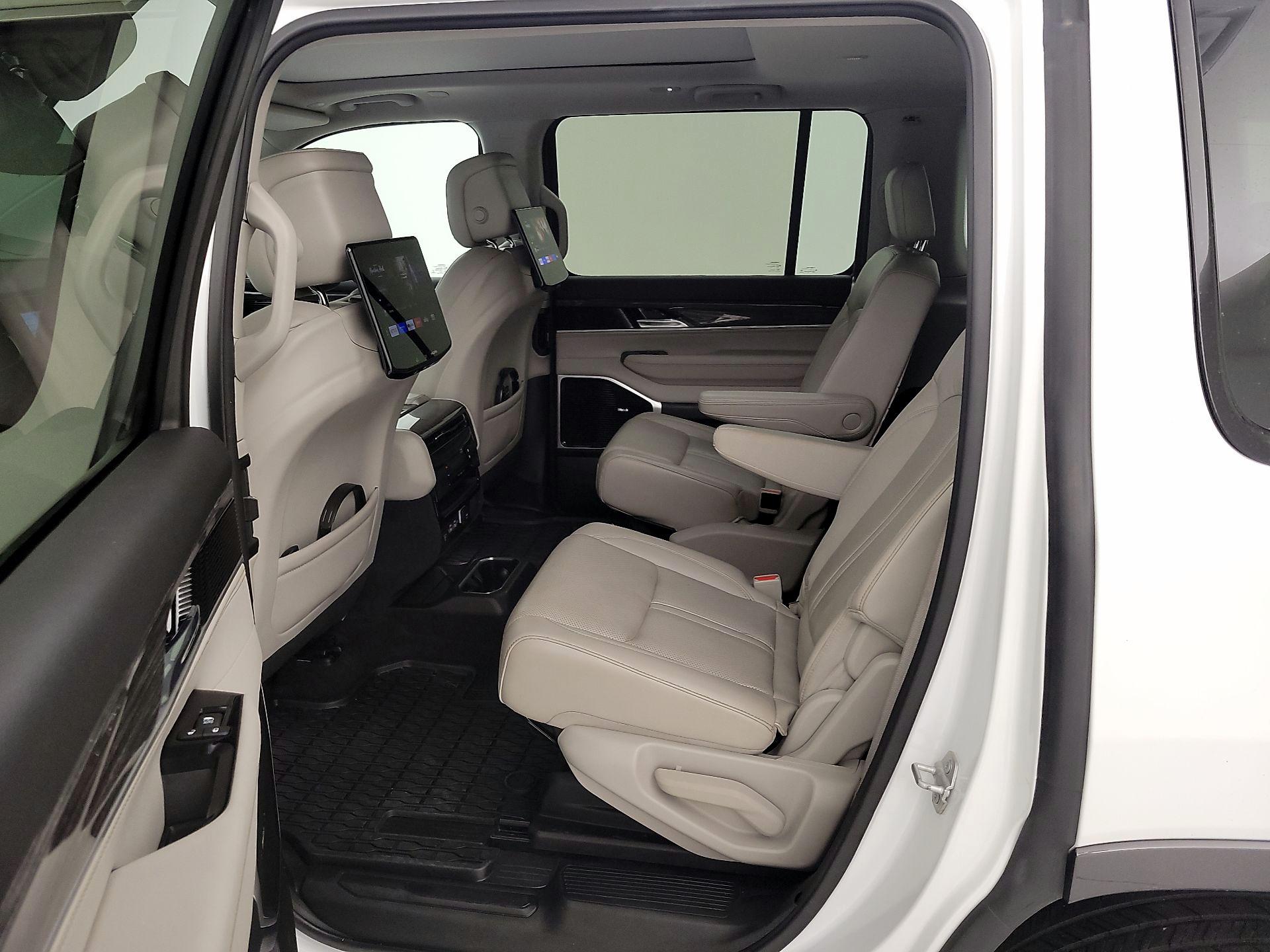 Thumbnail: 2022 Jeep Wagoneer - 19