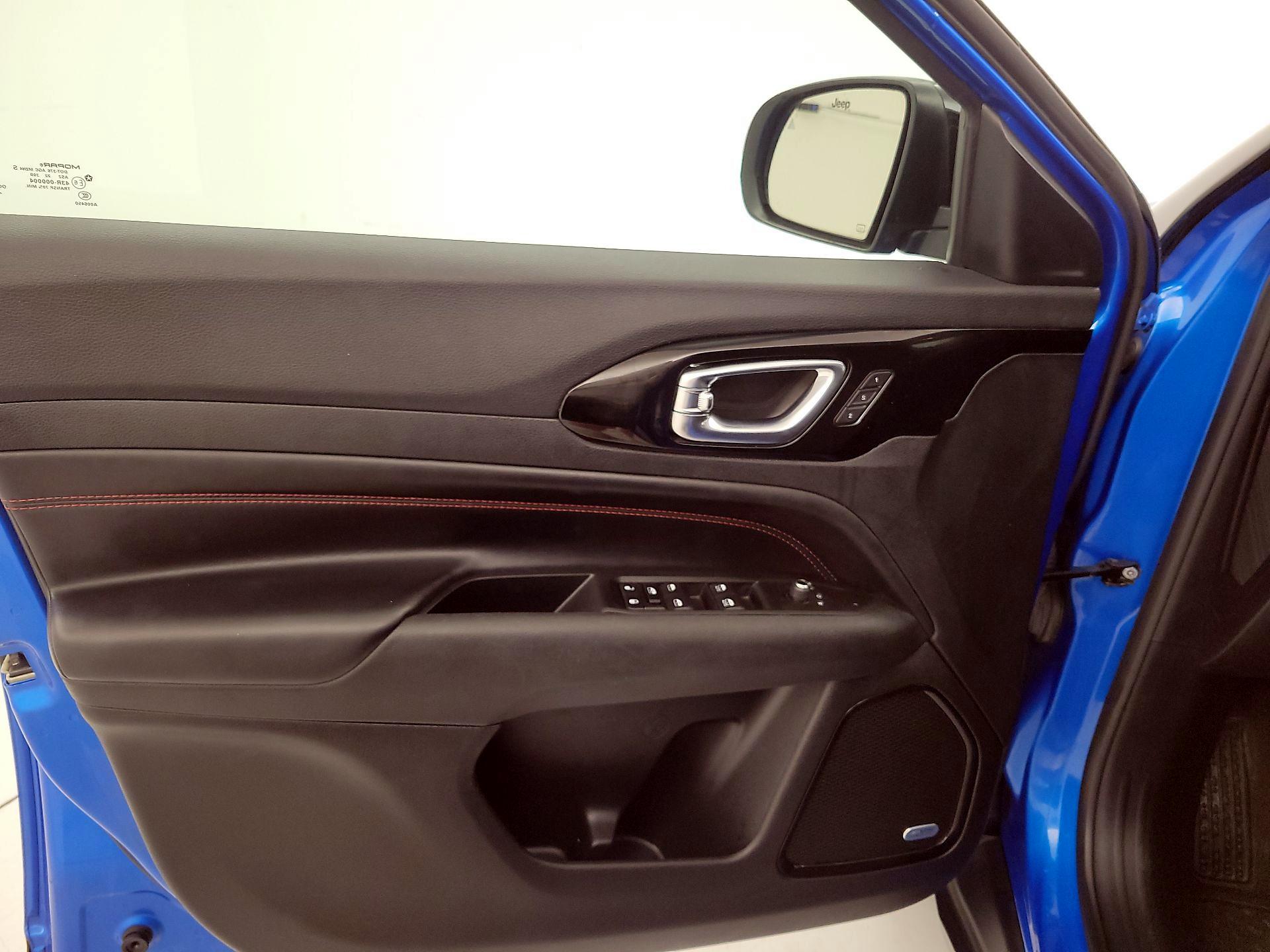 Thumbnail: 2022 Jeep Compass - 12