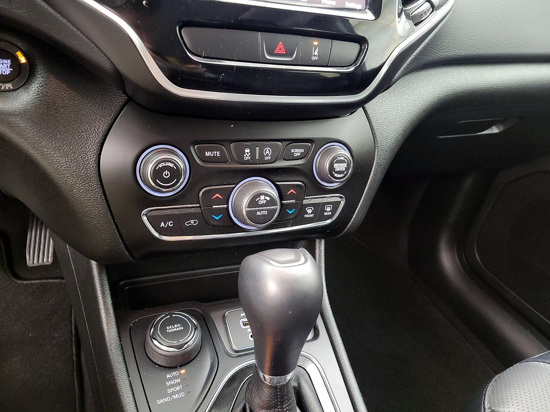 Thumbnail: 2022 Jeep Cherokee - 15