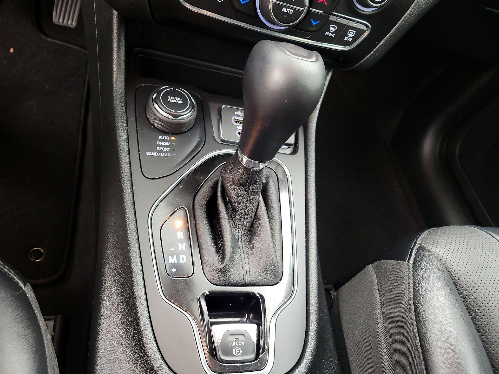 Thumbnail: 2022 Jeep Cherokee - 16