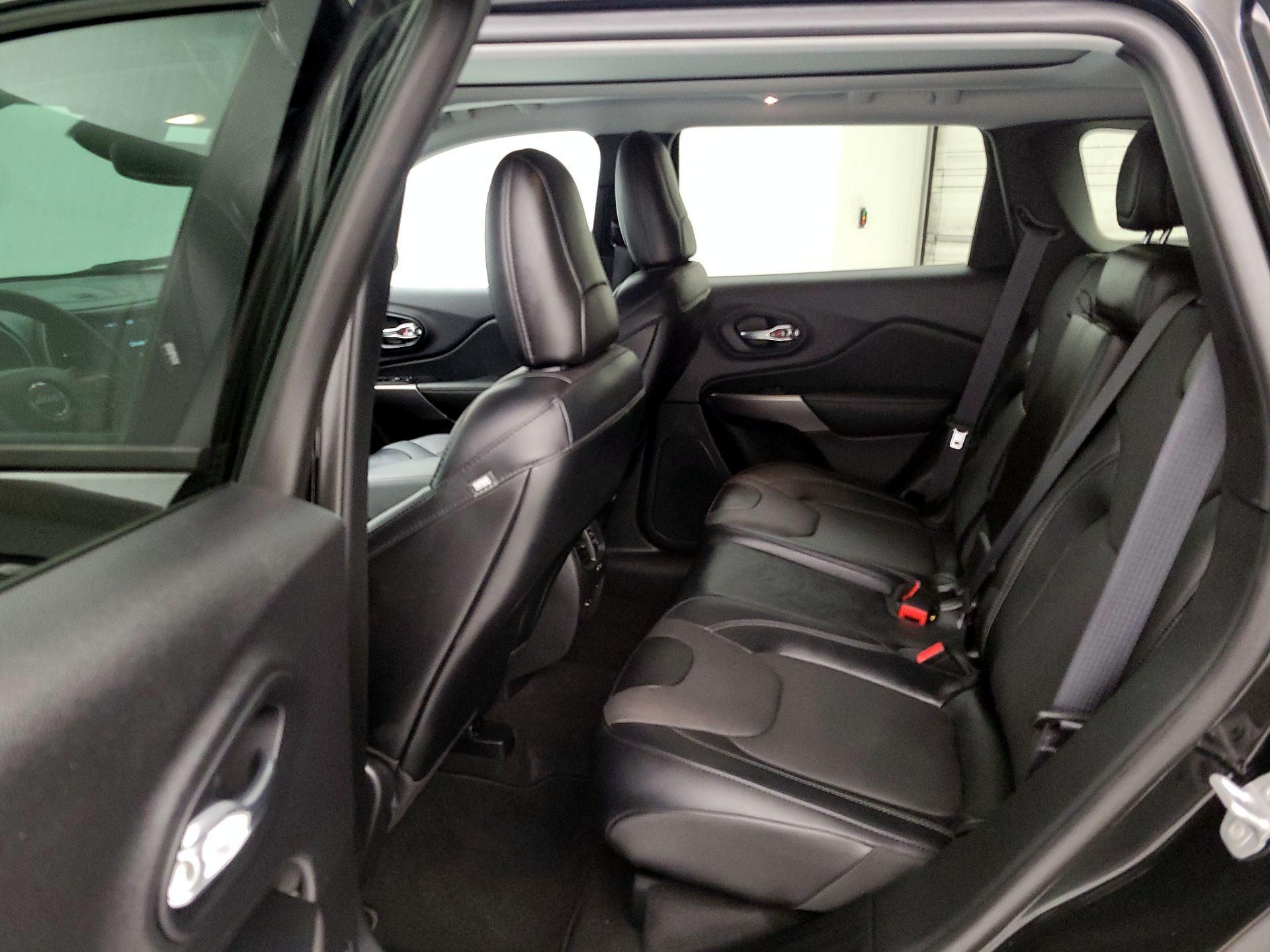 Thumbnail: 2022 Jeep Cherokee - 17