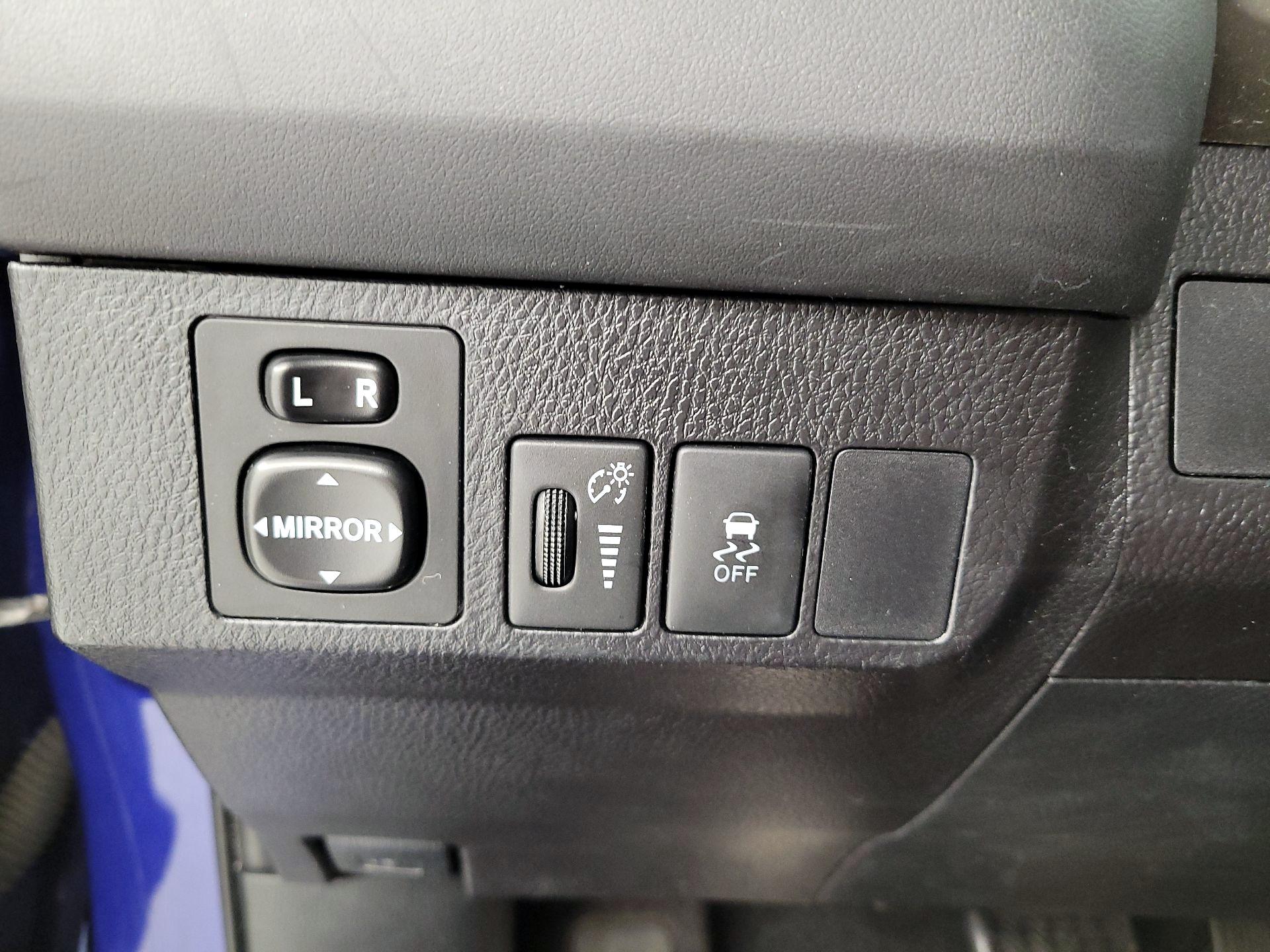 Thumbnail: 2015 Toyota RAV4 - 13