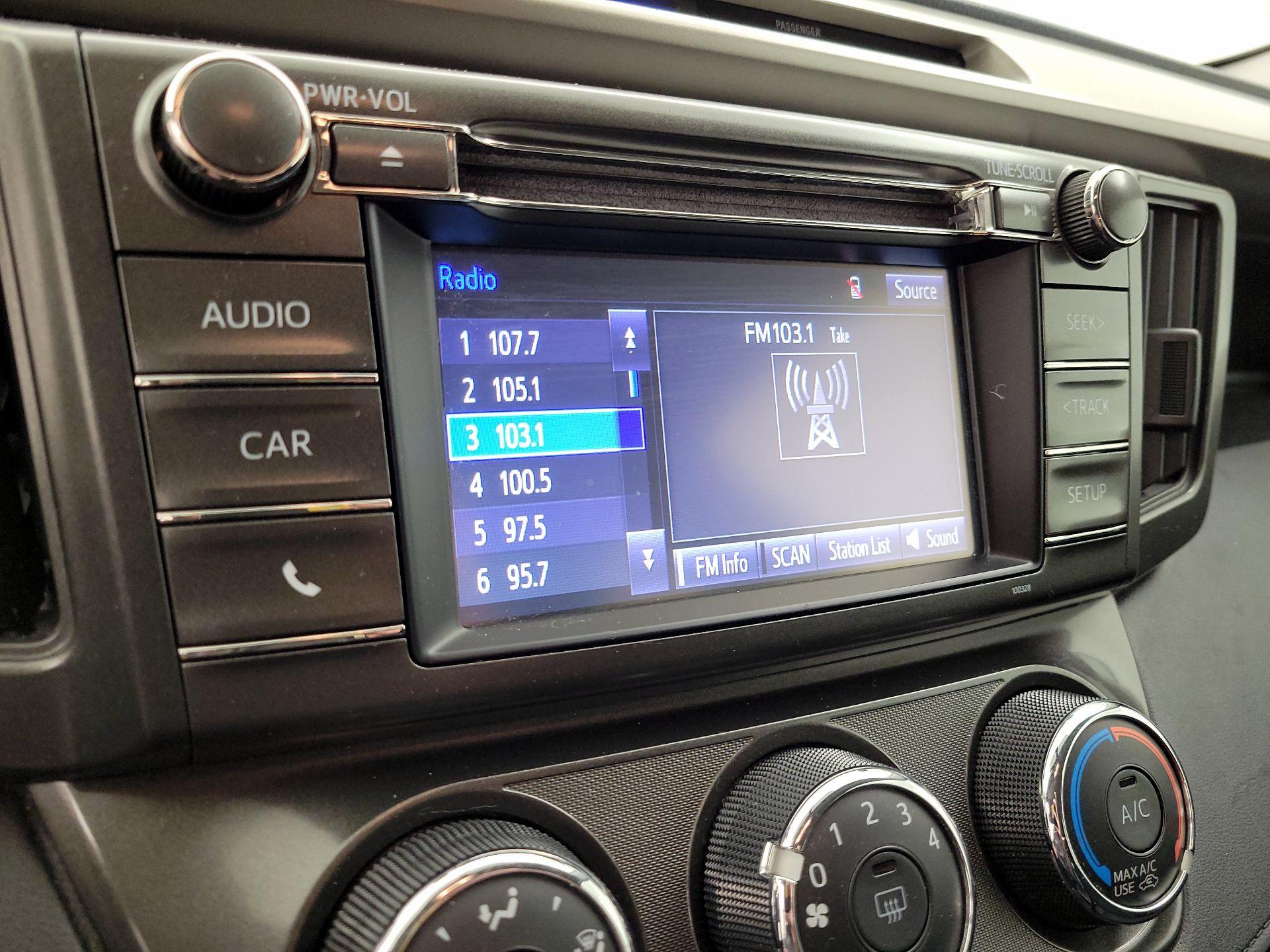 Thumbnail: 2015 Toyota RAV4 - 15