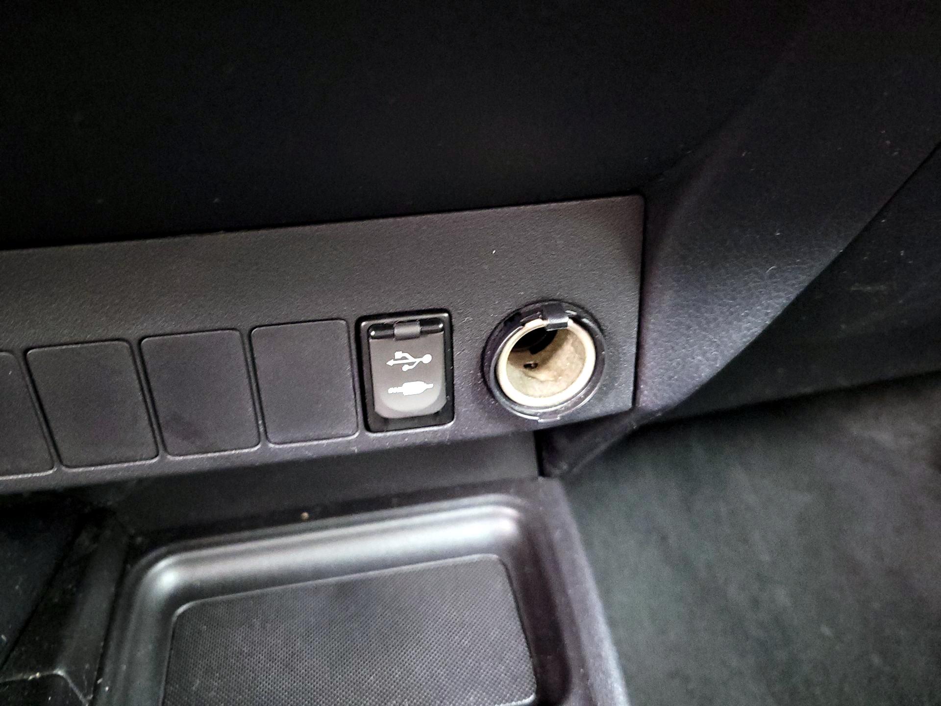 Thumbnail: 2015 Toyota RAV4 - 18