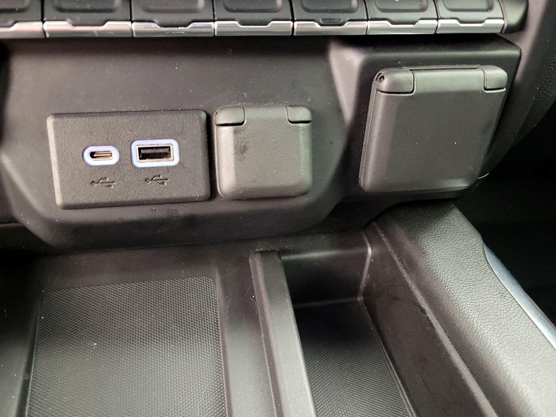 Thumbnail: 2022 Chevrolet Silverado 3500 - 19