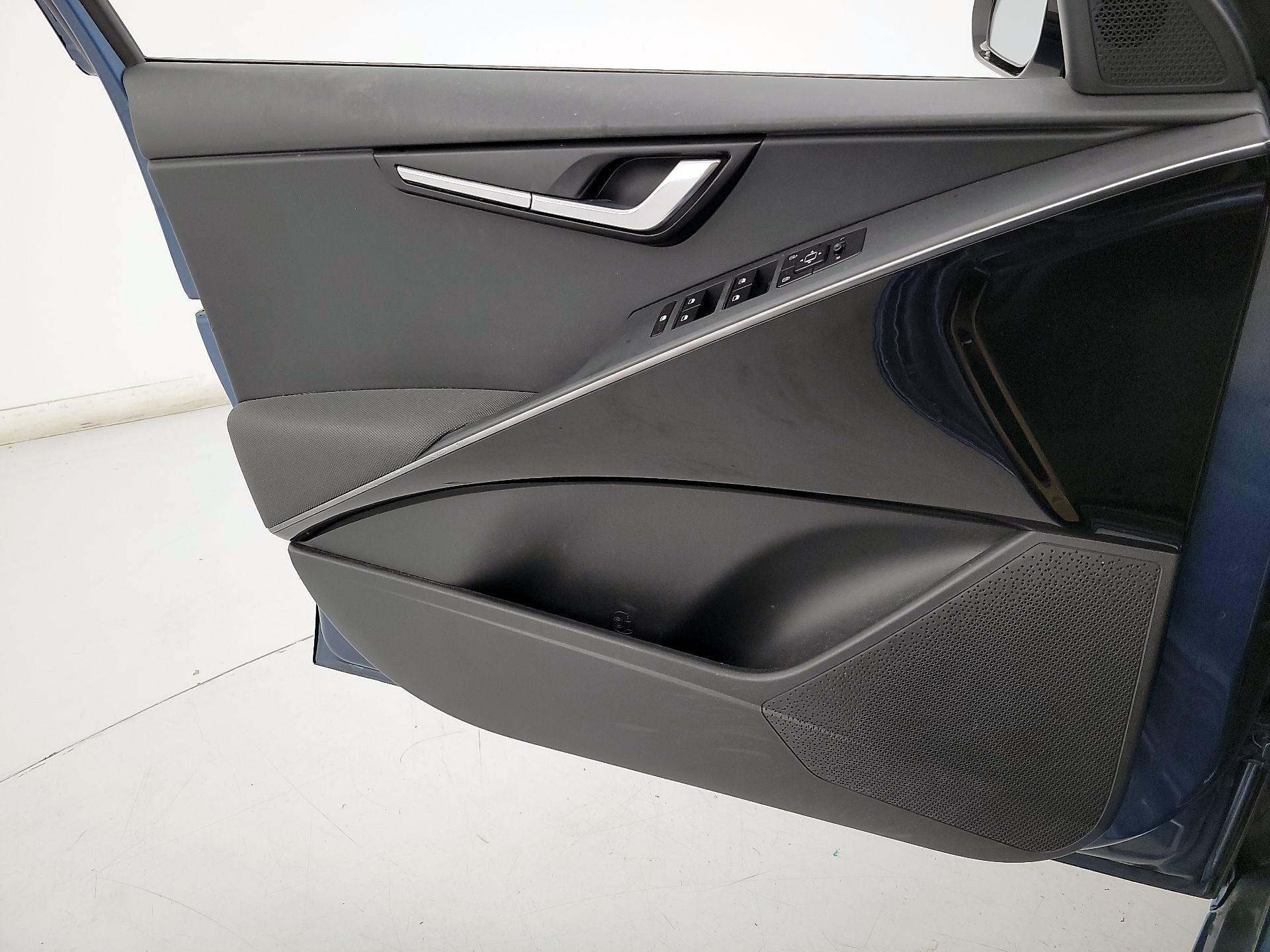 Thumbnail: 2023 Kia Niro - 12