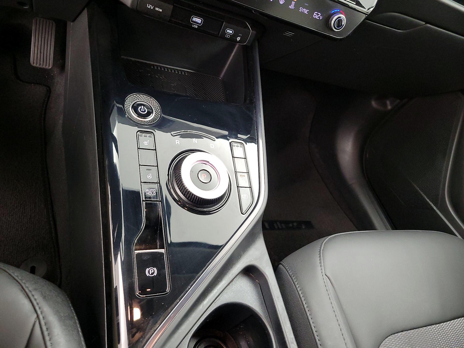 Thumbnail: 2023 Kia Niro - 16