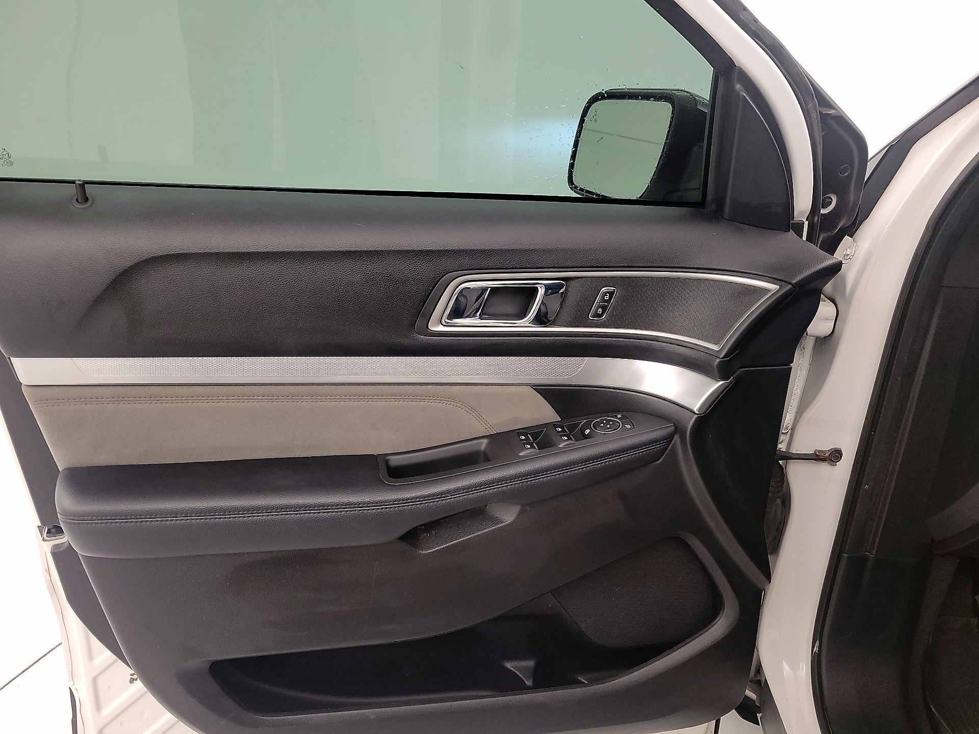 Thumbnail: 2017 Ford Explorer - 12