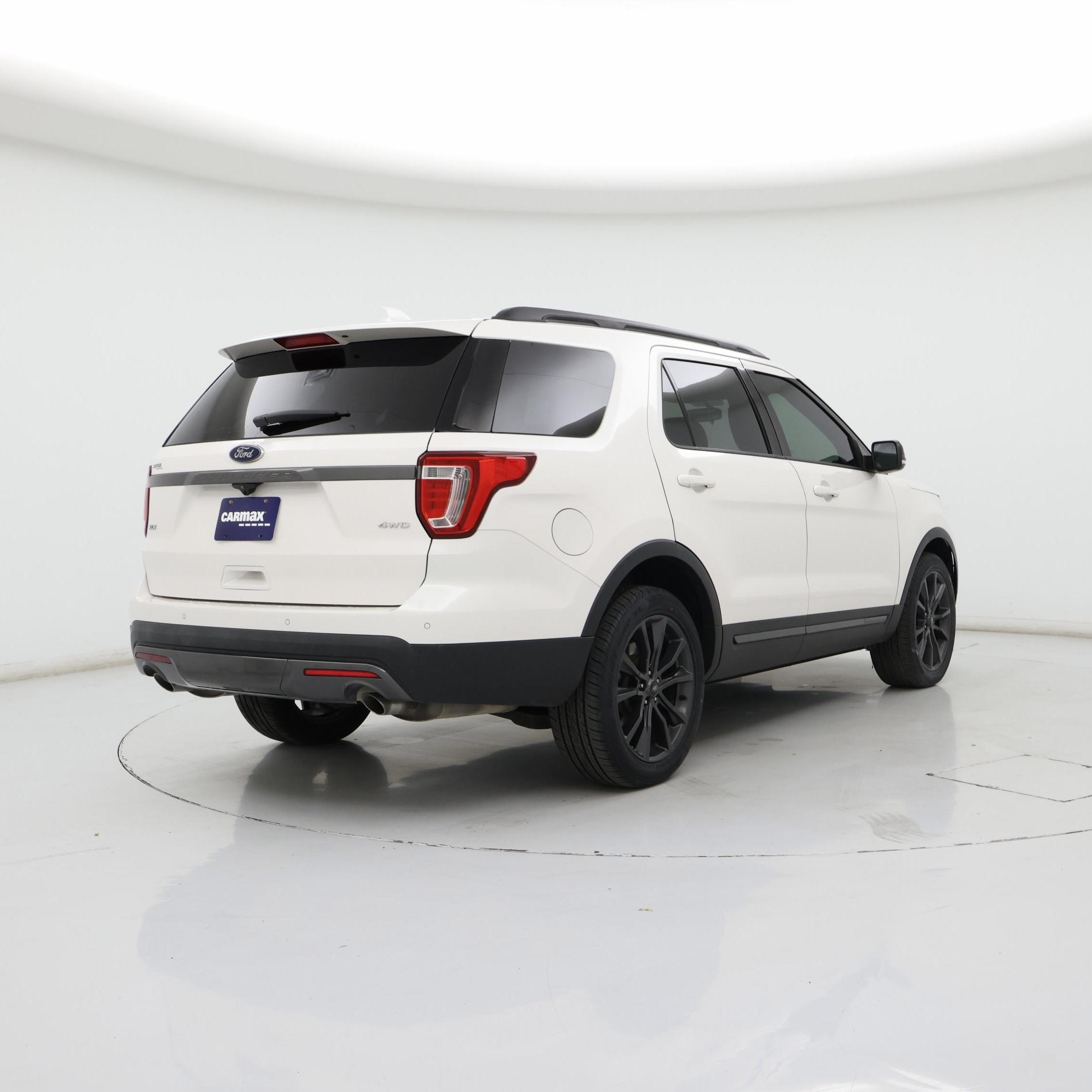 Thumbnail: 2017 Ford Explorer - 8