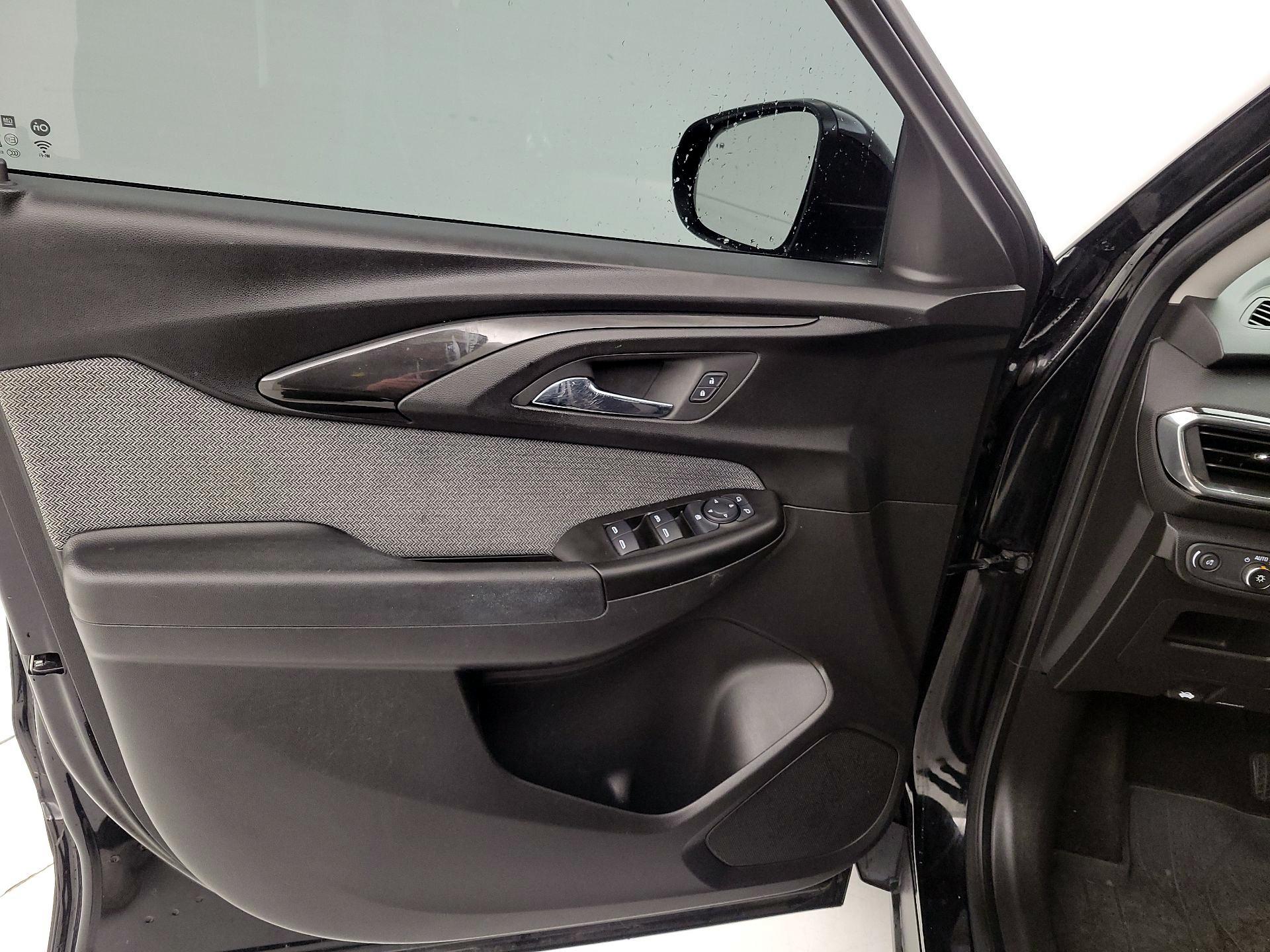 Thumbnail: 2023 Chevrolet TrailBlazer - 12