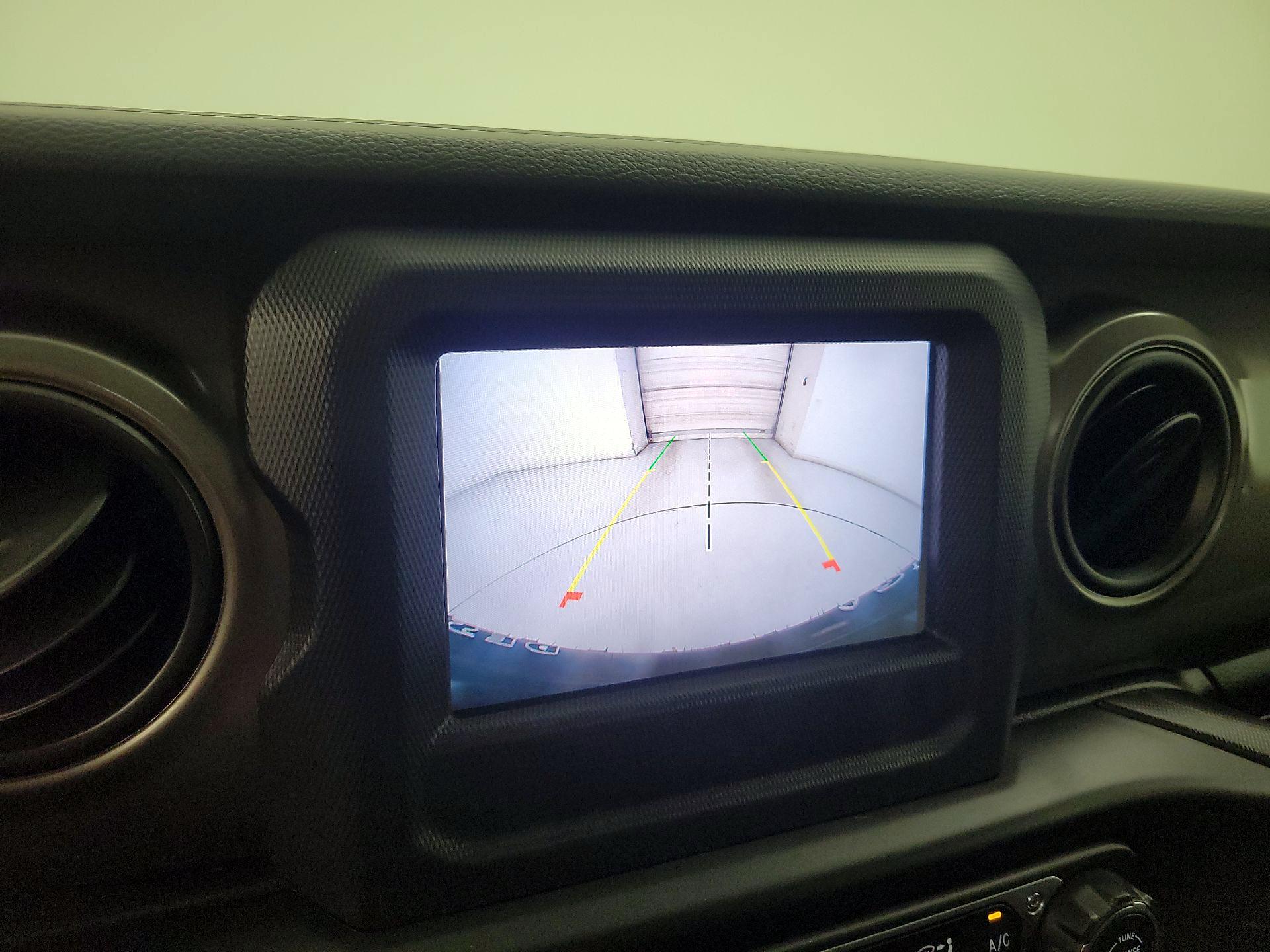 Thumbnail: 2022 Jeep Wrangler - 15