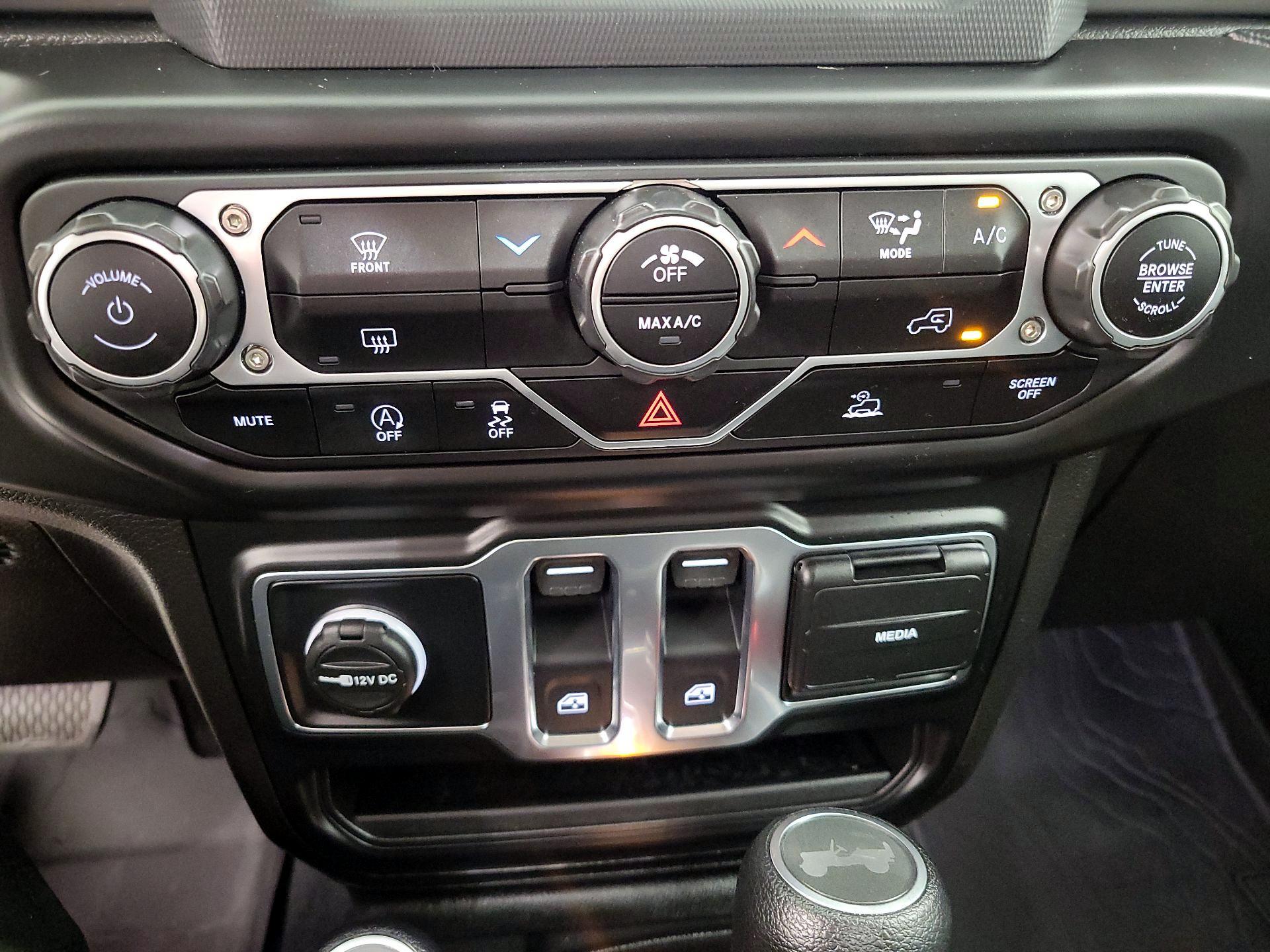 Thumbnail: 2022 Jeep Wrangler - 17