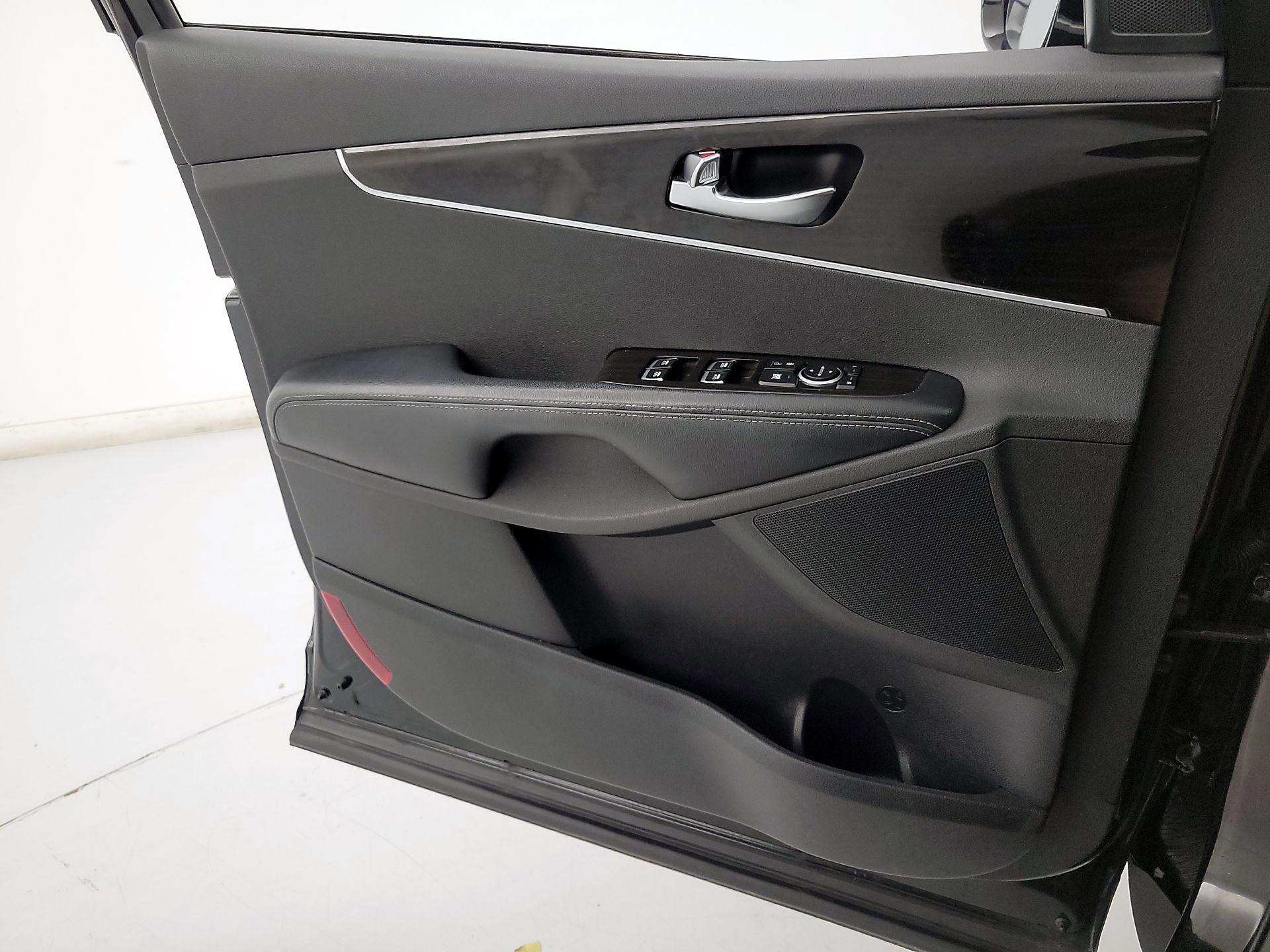 Thumbnail: 2020 Kia Sorento - 12