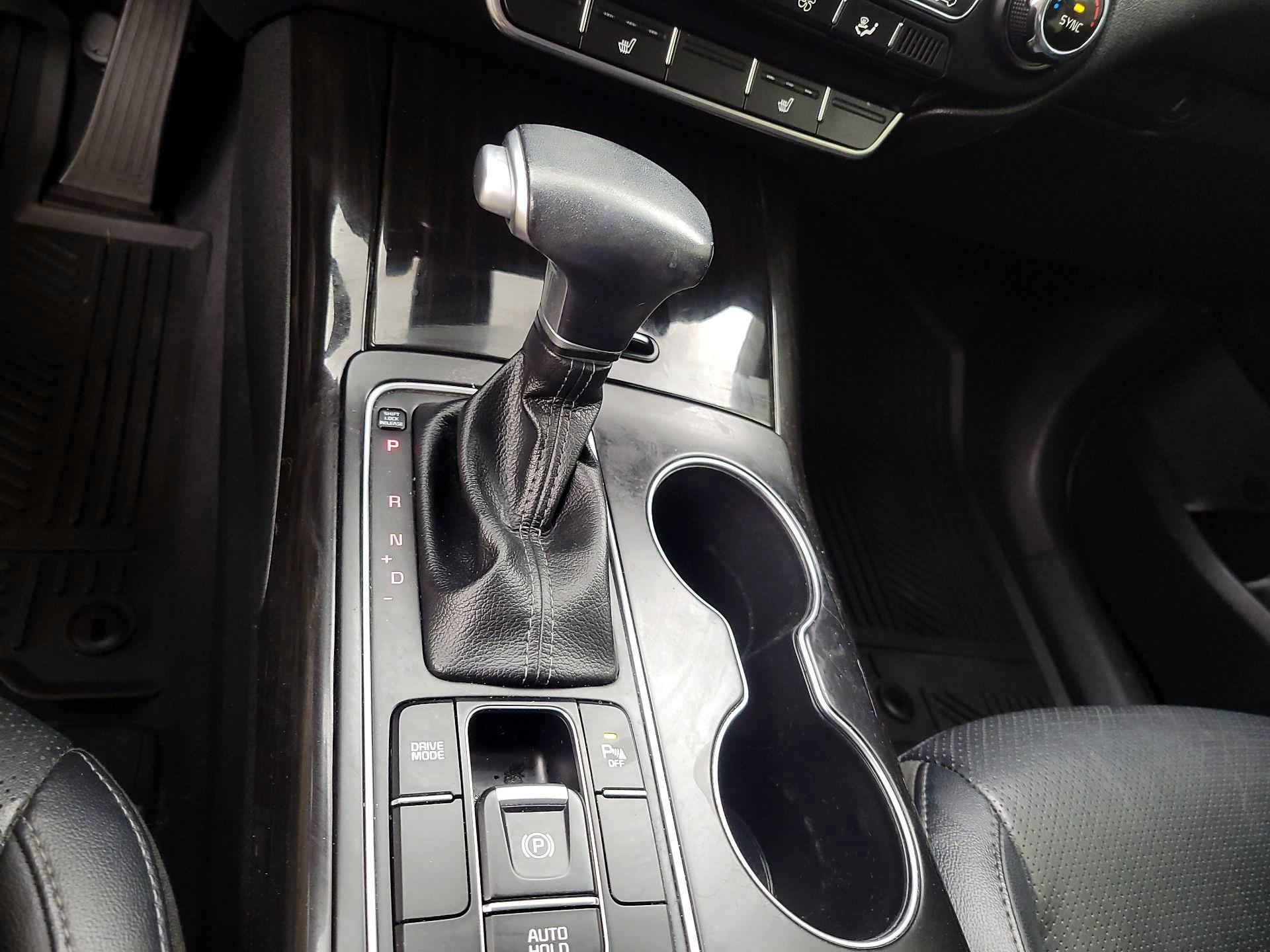 Thumbnail: 2020 Kia Sorento - 16