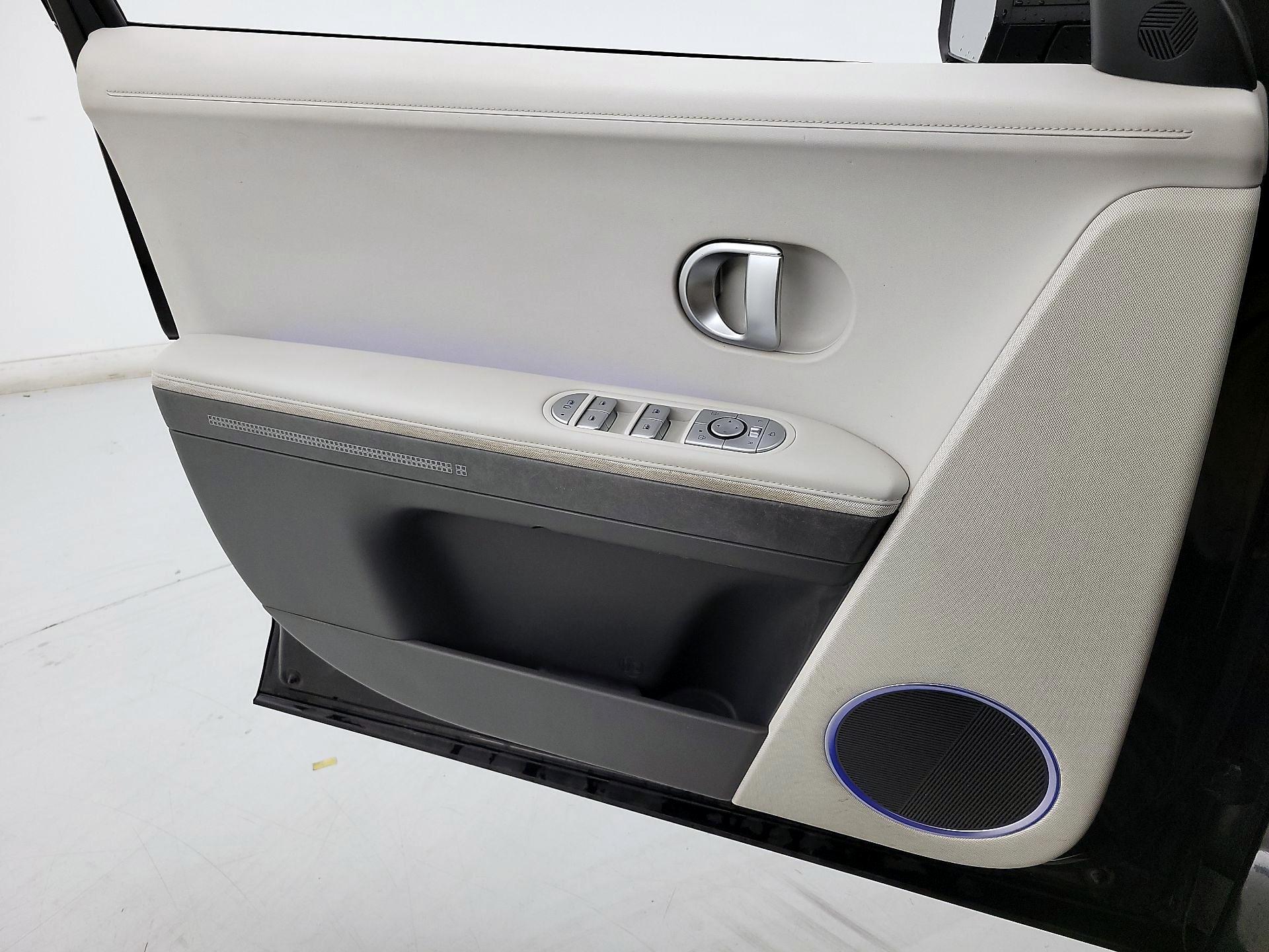 Thumbnail: 2022 Hyundai Ioniq 5 - 12