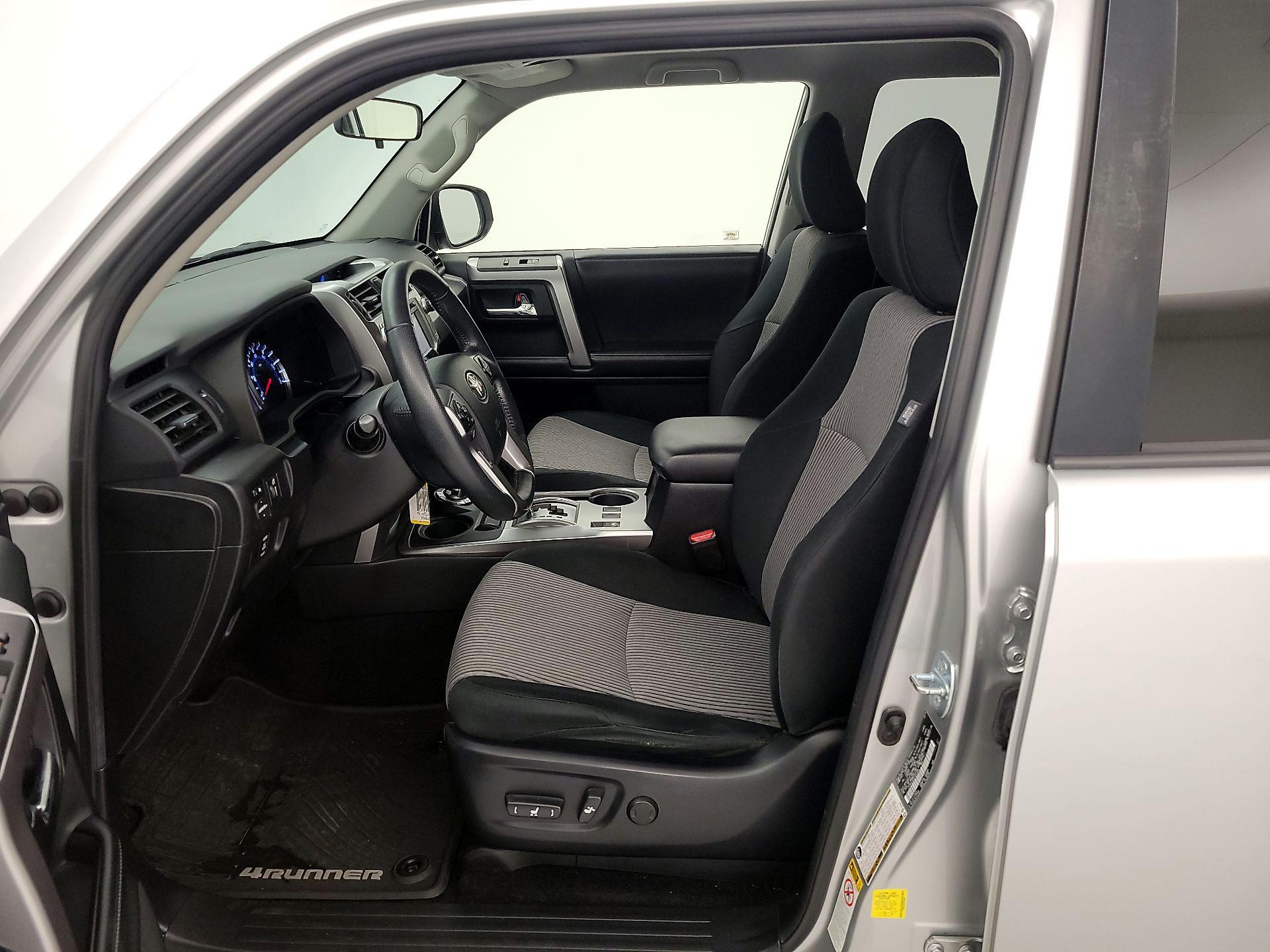 Thumbnail: 2015 Toyota 4Runner - 11