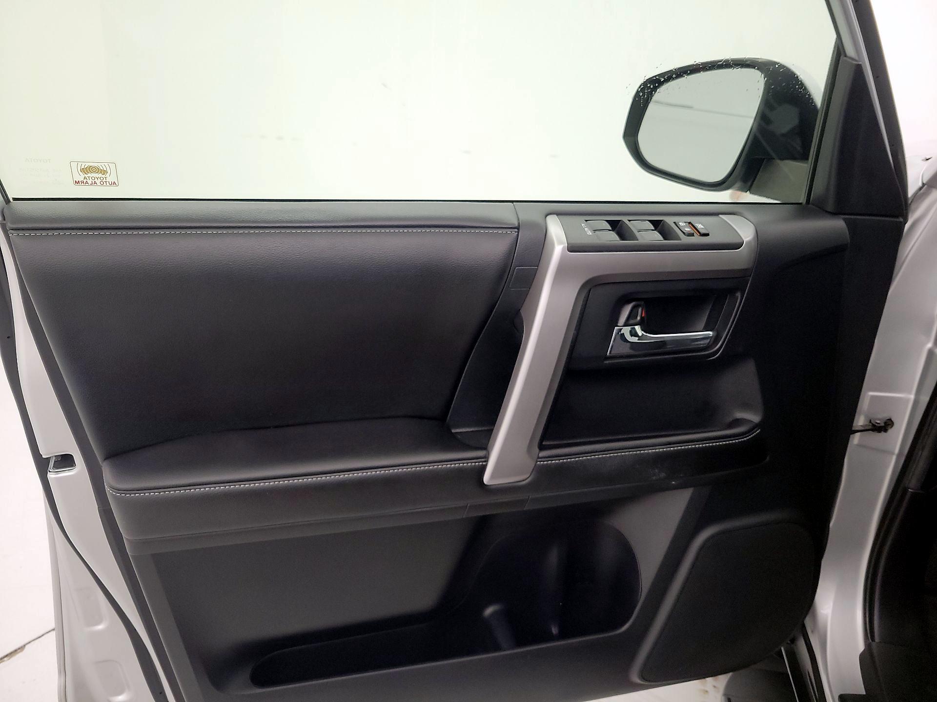 Thumbnail: 2015 Toyota 4Runner - 12