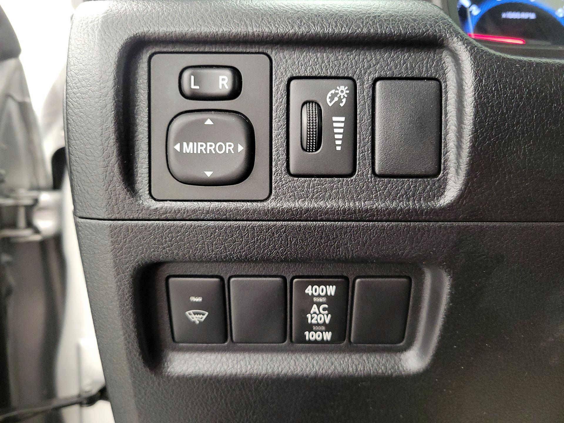 Thumbnail: 2015 Toyota 4Runner - 13