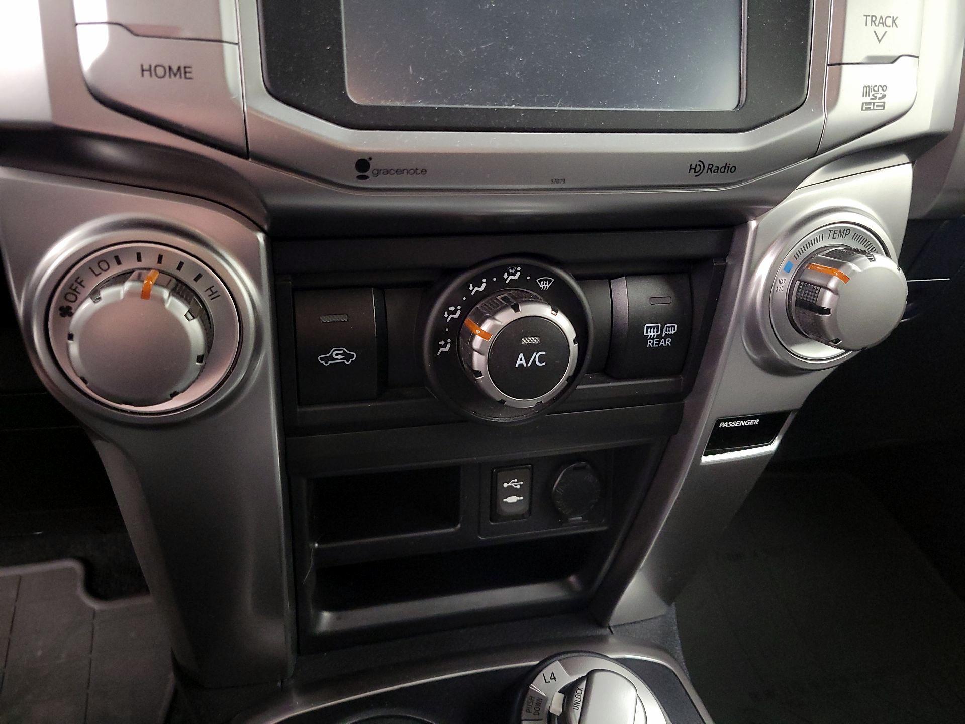 Thumbnail: 2015 Toyota 4Runner - 17