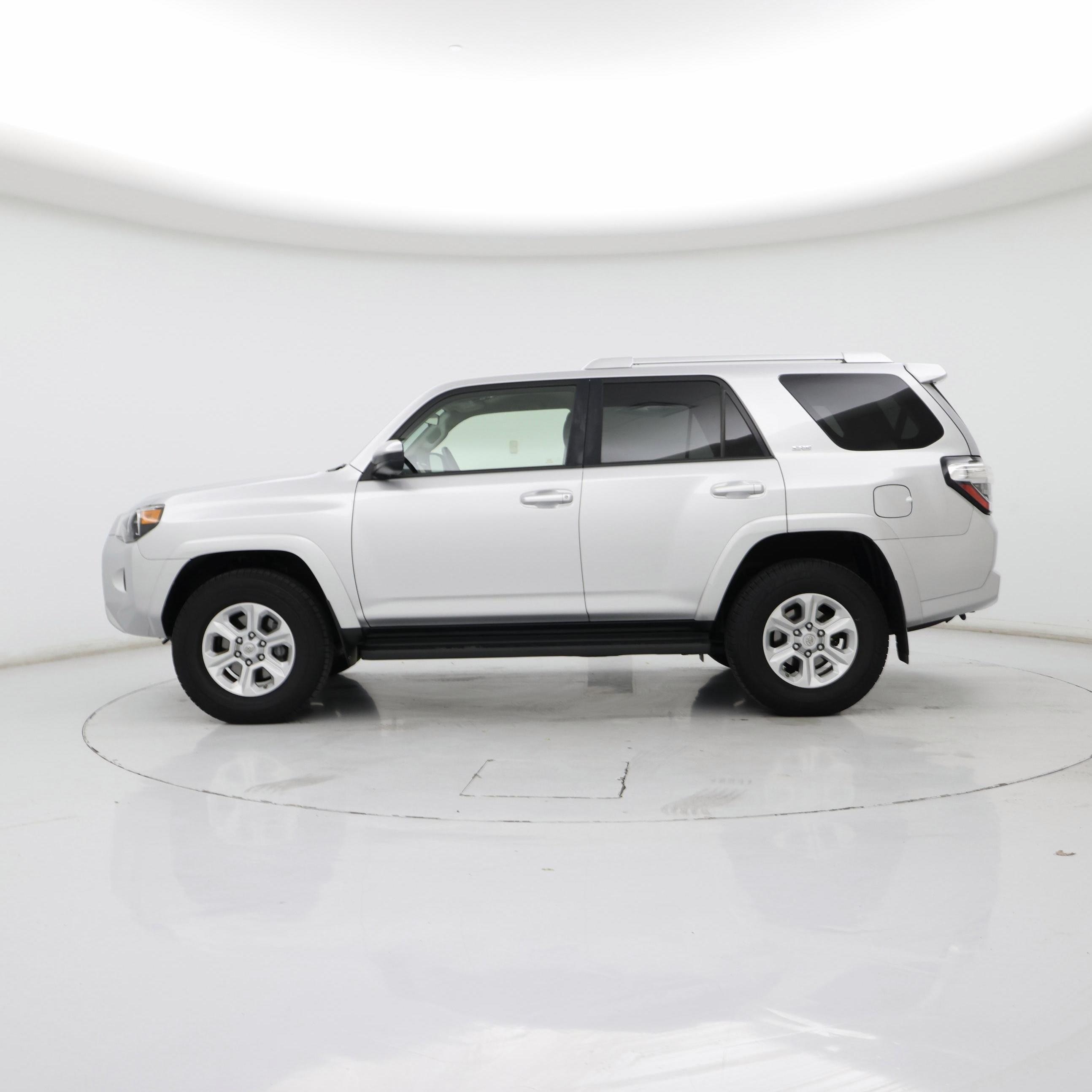 Thumbnail: 2015 Toyota 4Runner - 3