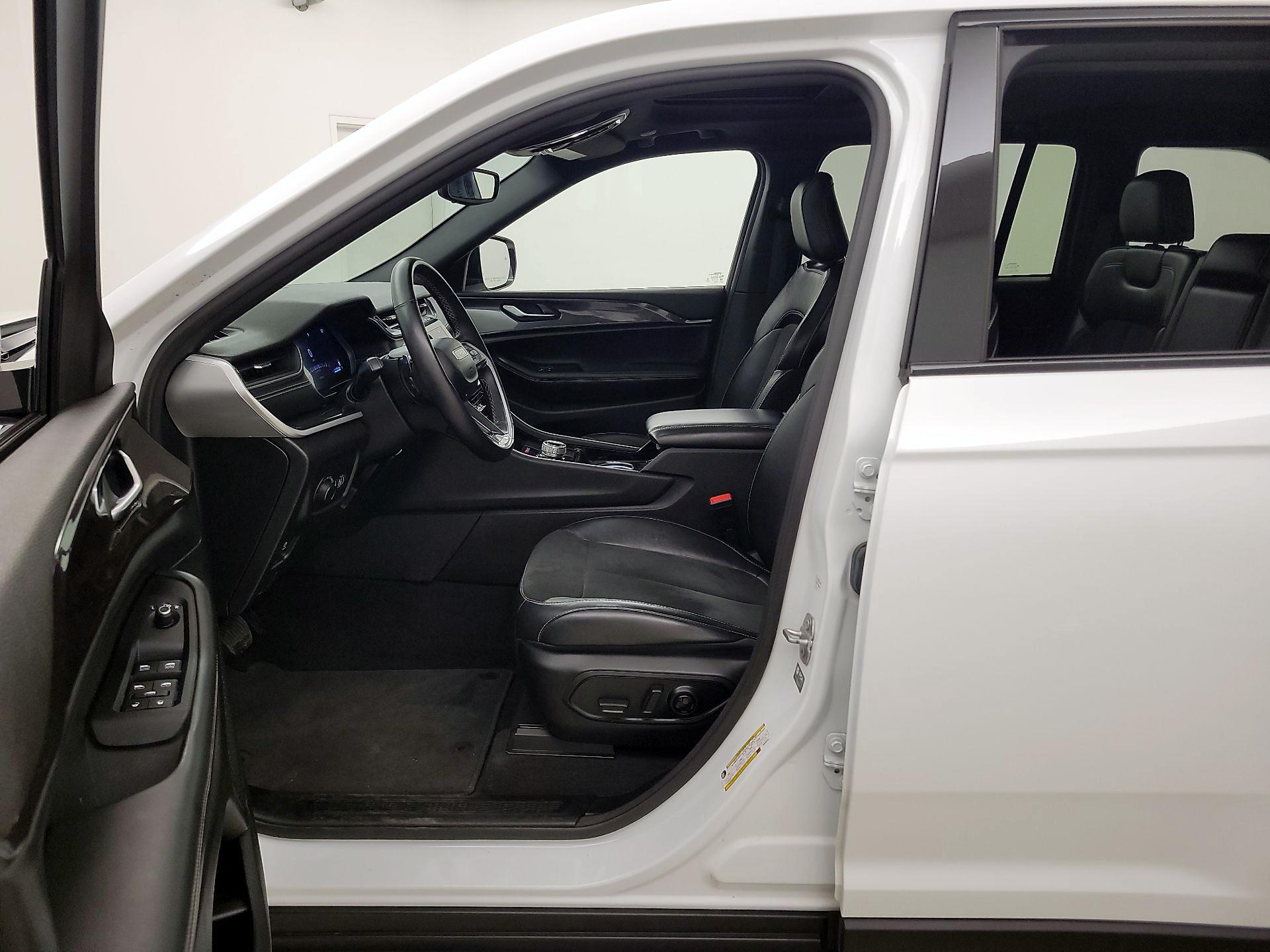 Thumbnail: 2022 Jeep Grand Cherokee - 11