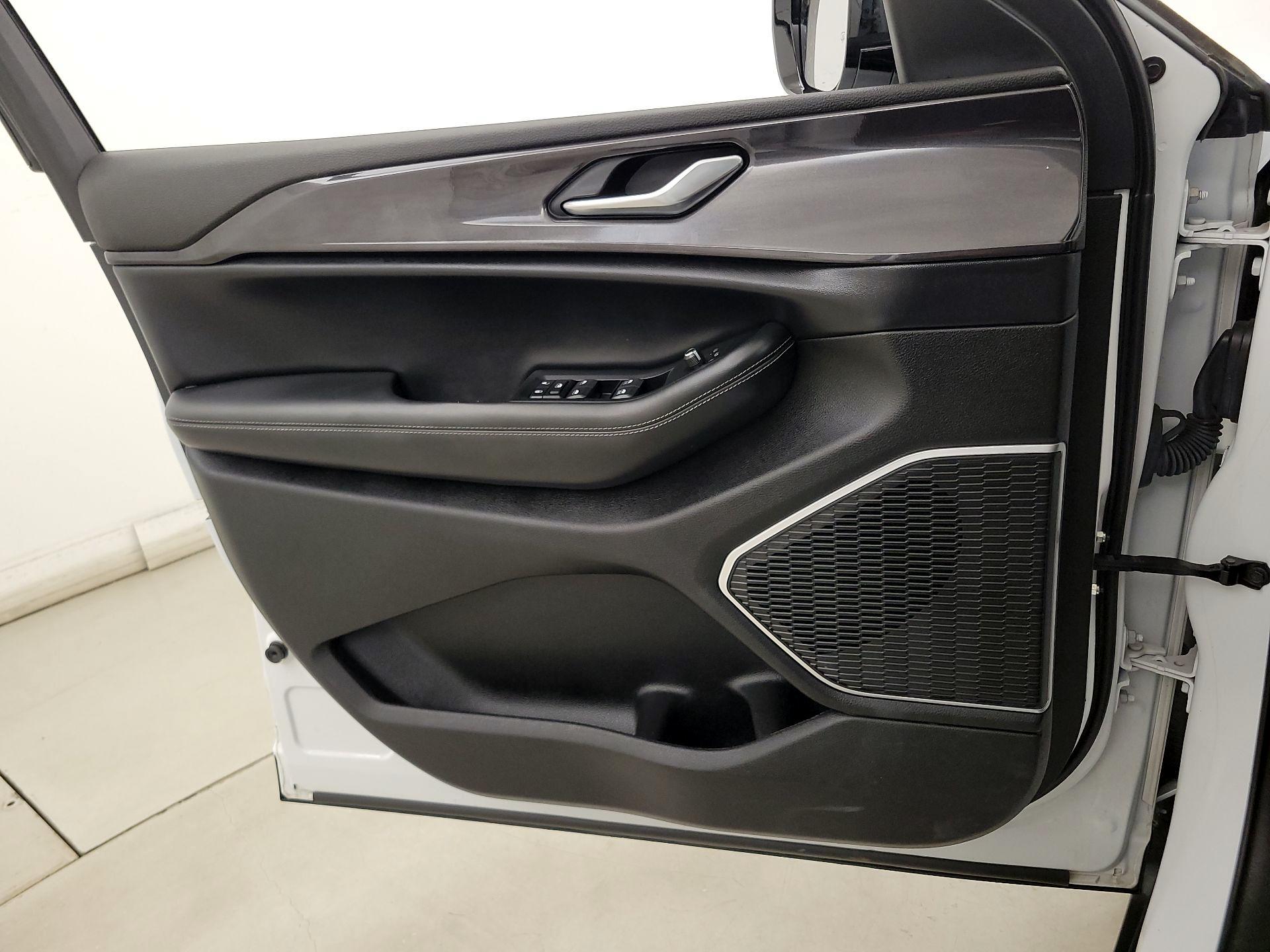 Thumbnail: 2022 Jeep Grand Cherokee - 12