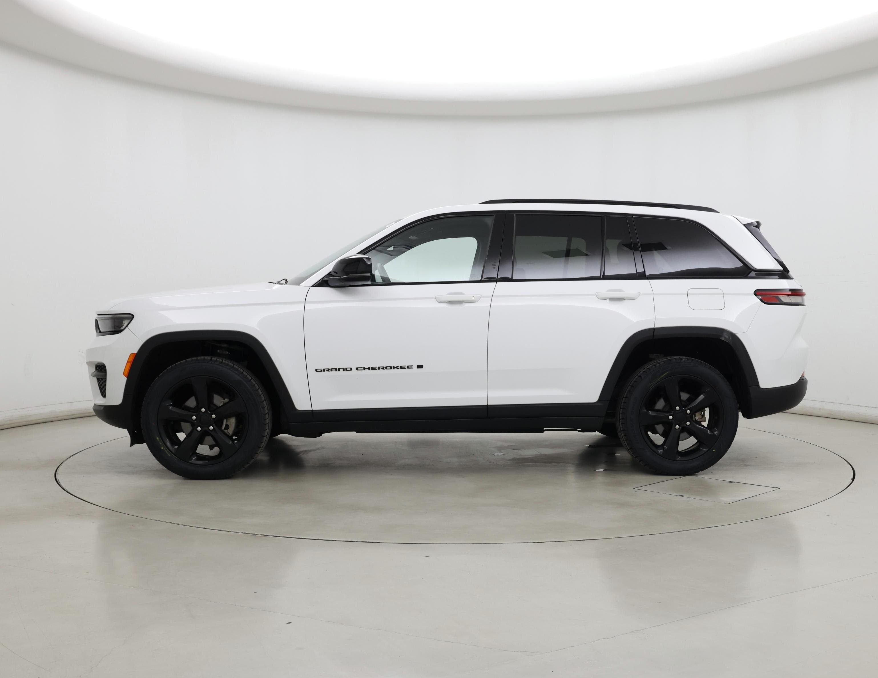 Thumbnail: 2022 Jeep Grand Cherokee - 3