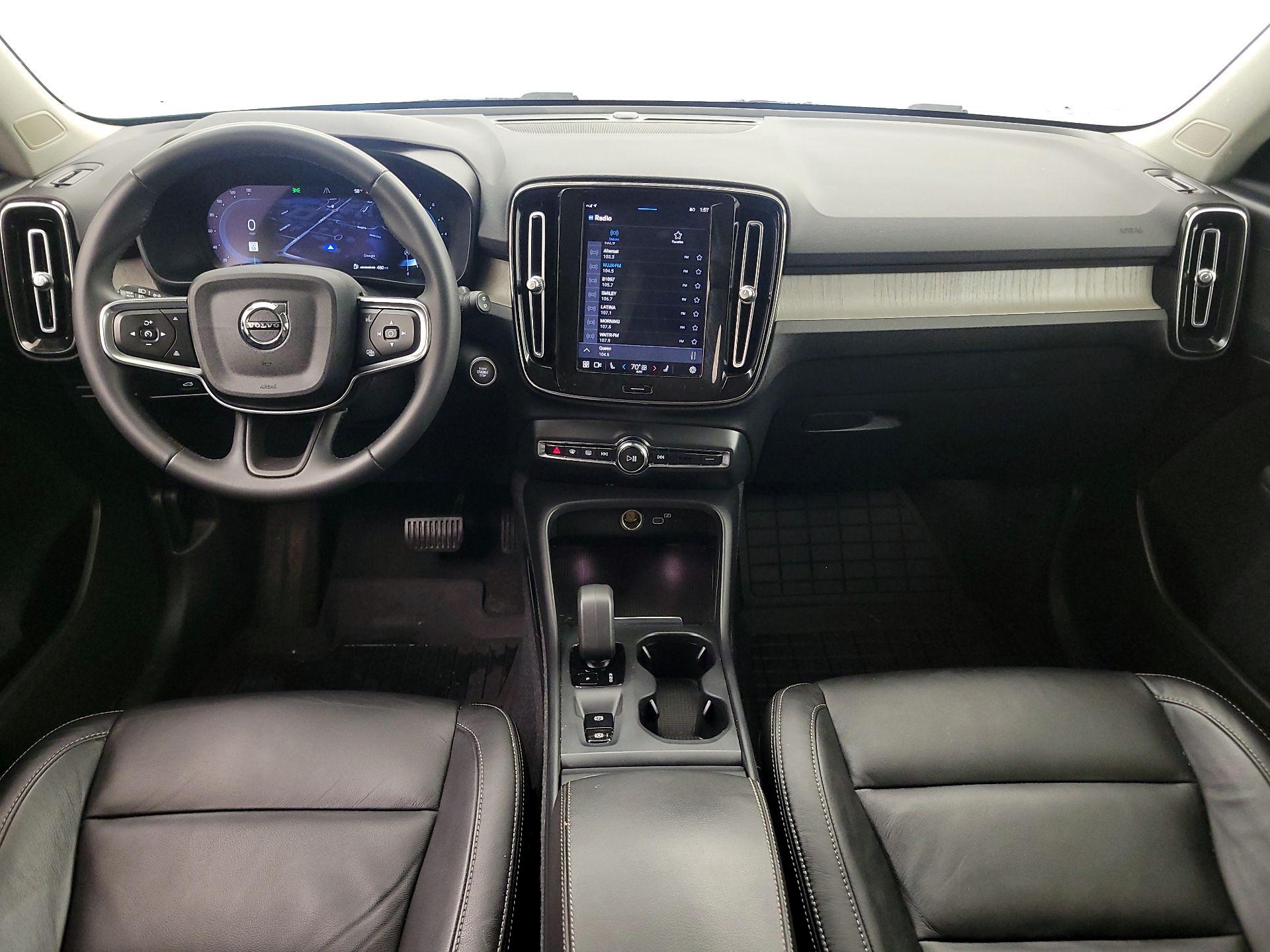 Thumbnail: 2023 Volvo XC40 - 9