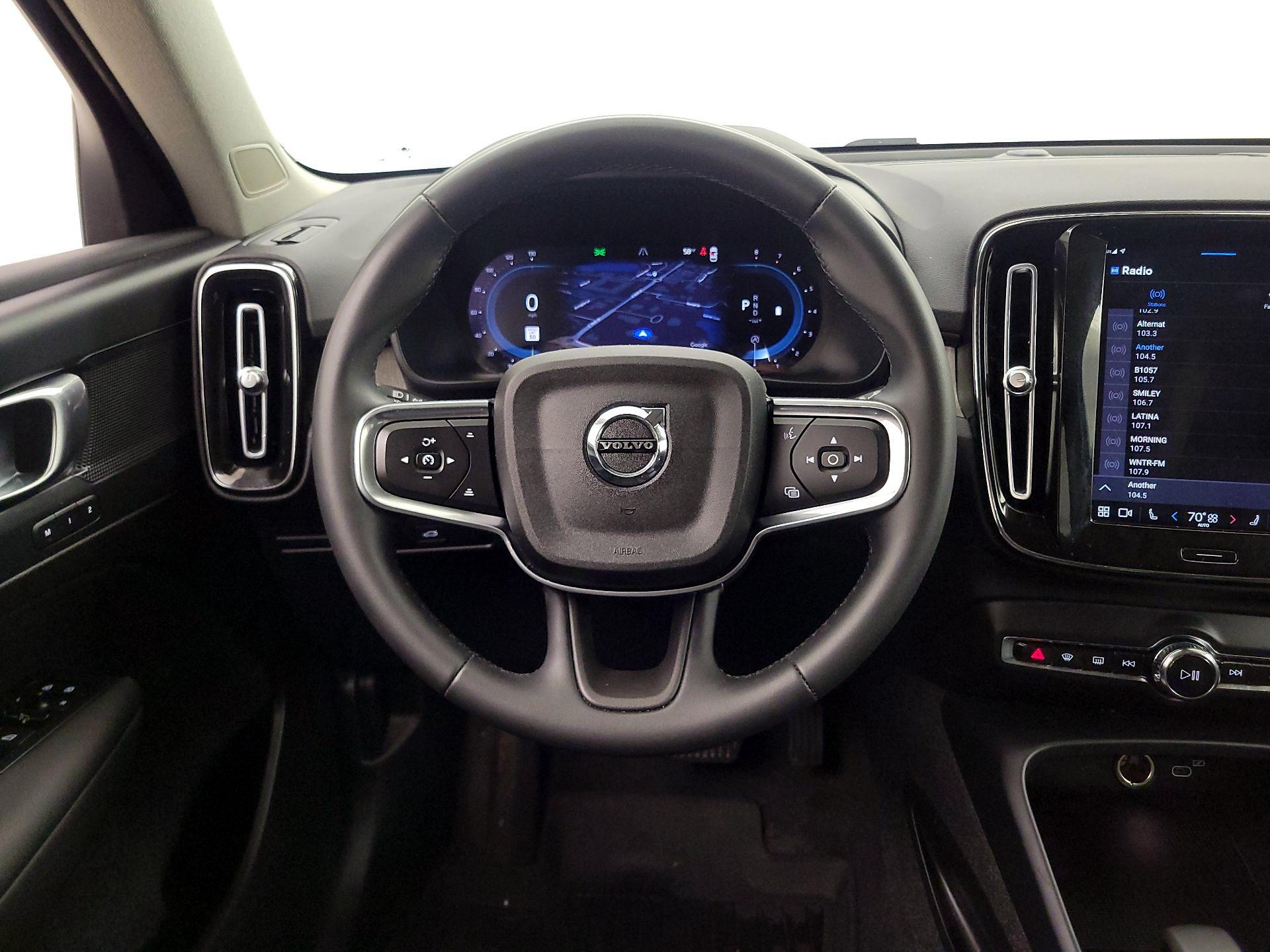 Thumbnail: 2023 Volvo XC40 - 10