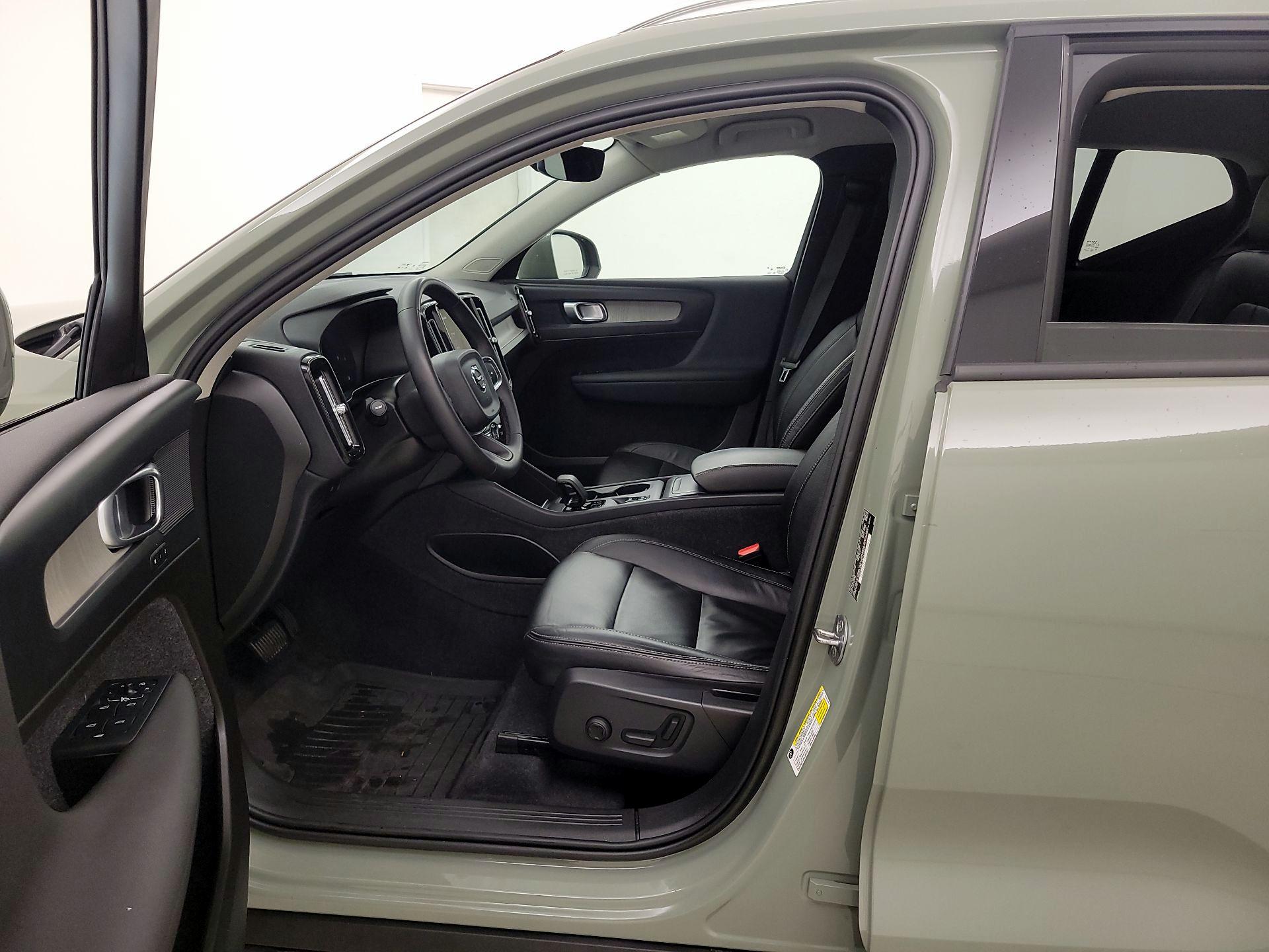 Thumbnail: 2023 Volvo XC40 - 11