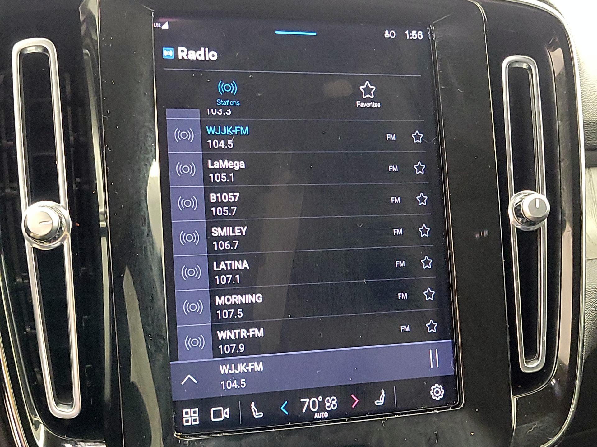 Thumbnail: 2023 Volvo XC40 - 15