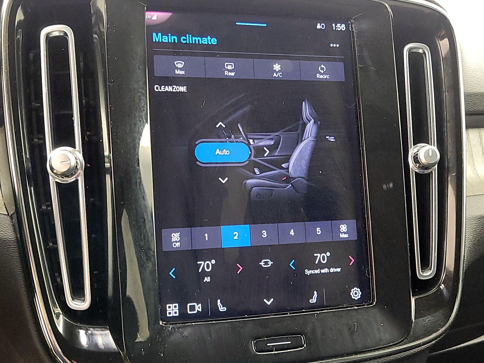 Thumbnail: 2023 Volvo XC40 - 16