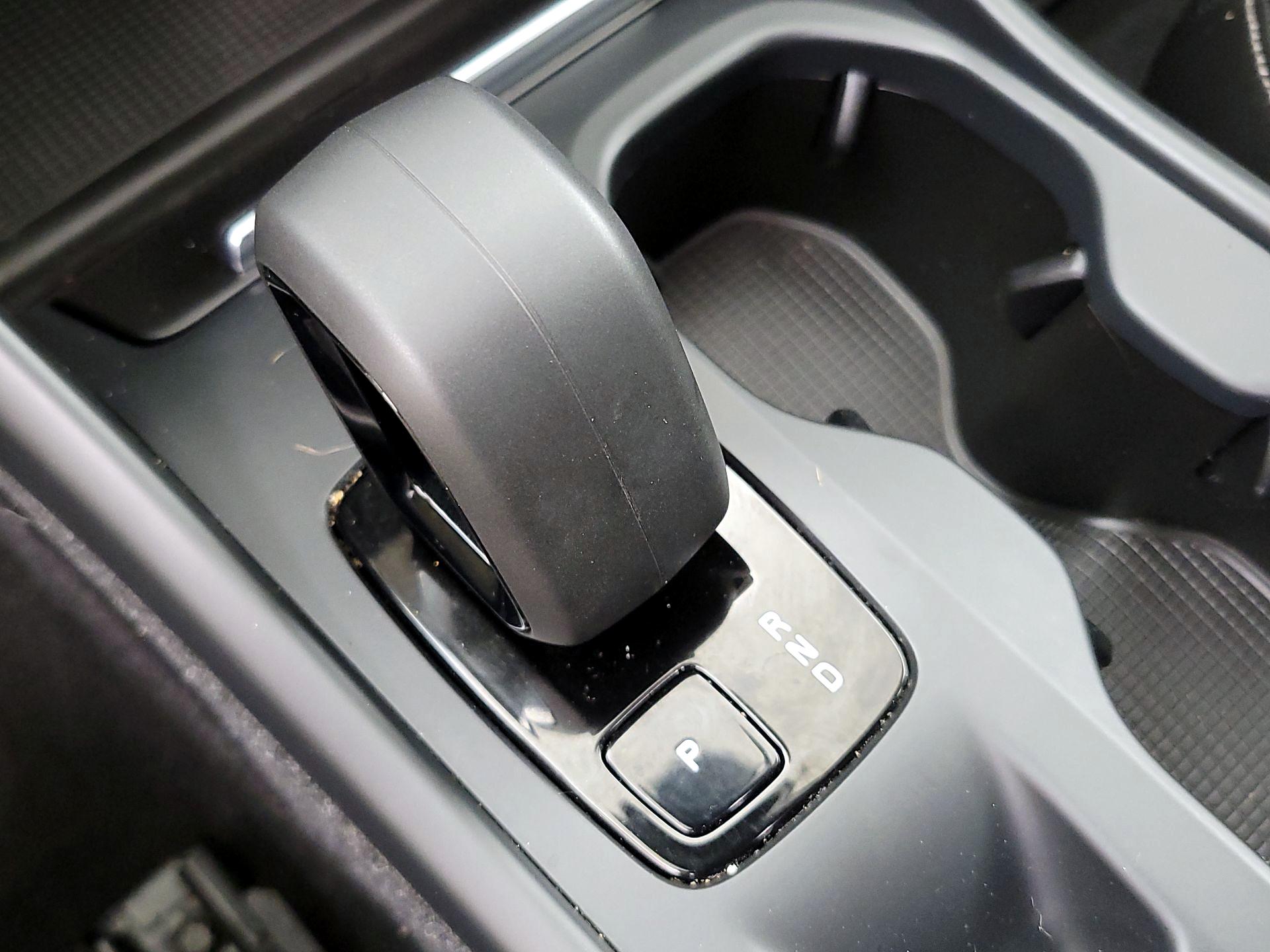 Thumbnail: 2023 Volvo XC40 - 17