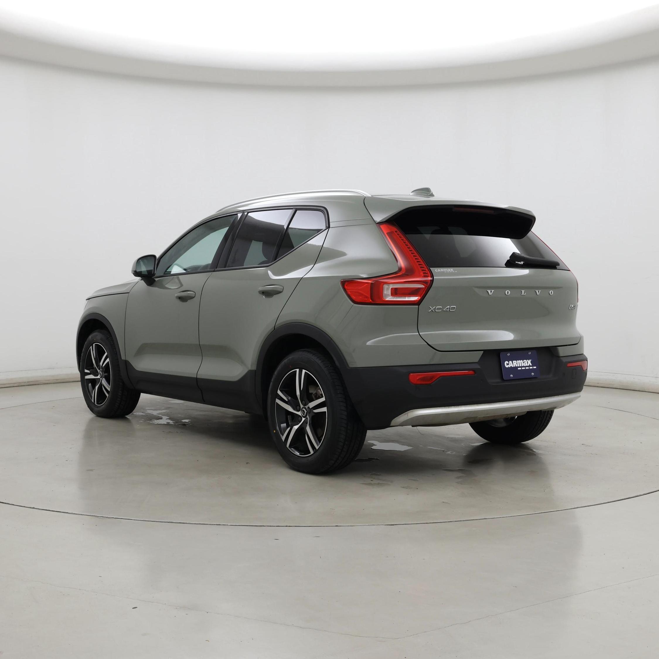 Thumbnail: 2023 Volvo XC40 - 2