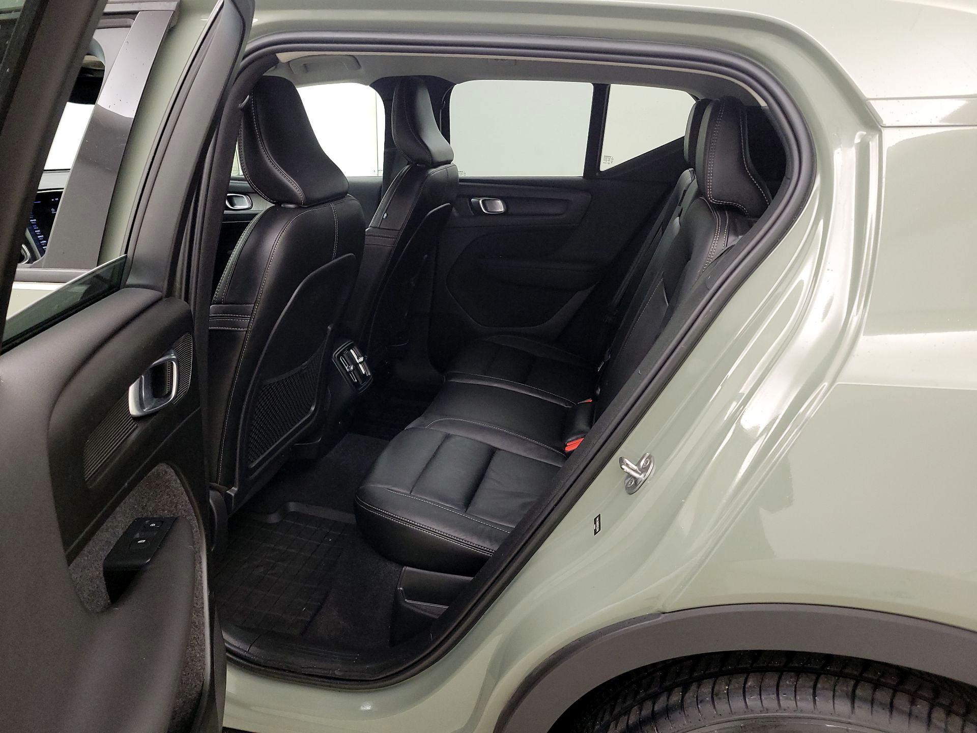 Thumbnail: 2023 Volvo XC40 - 19