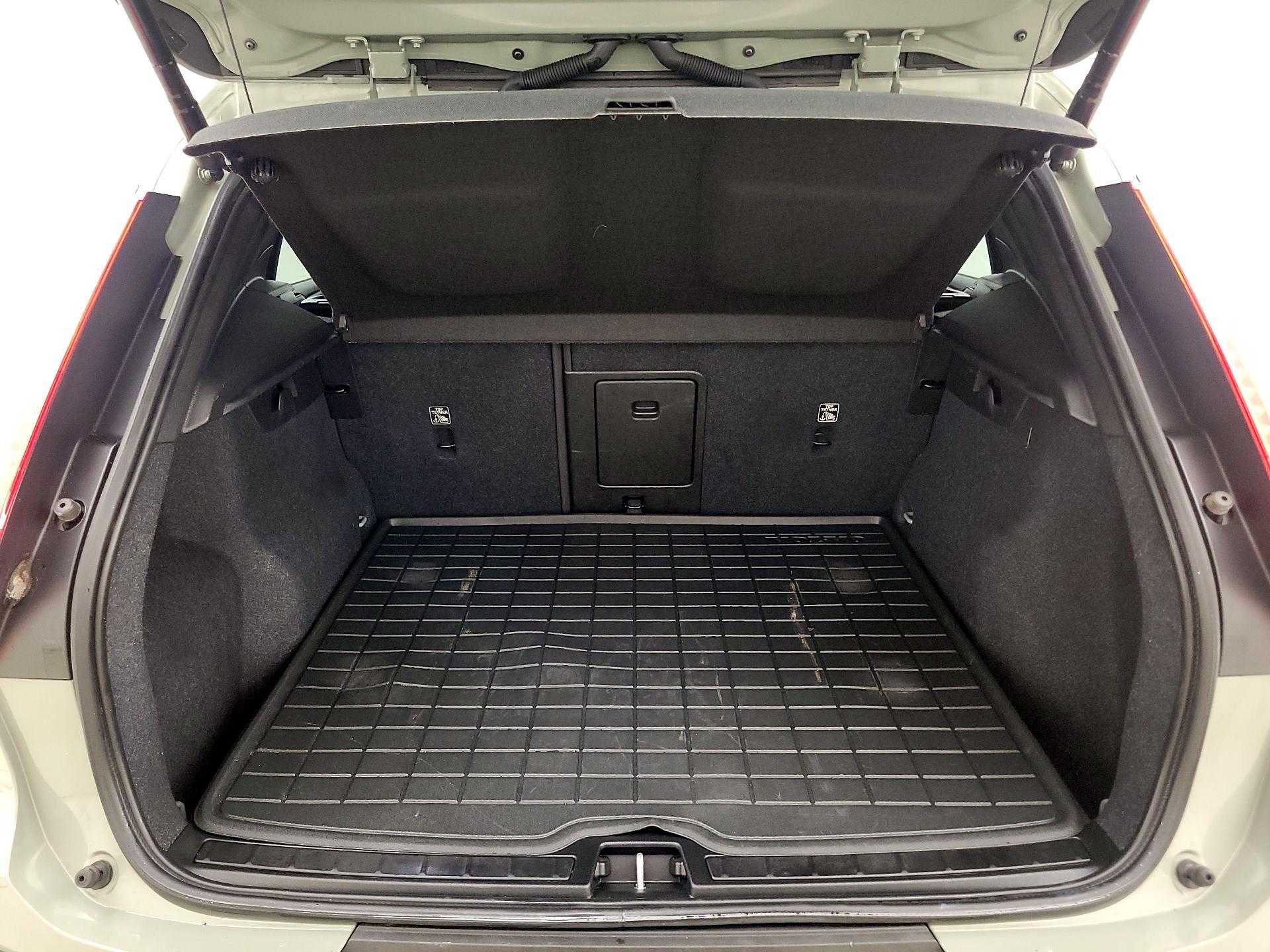 Thumbnail: 2023 Volvo XC40 - 20