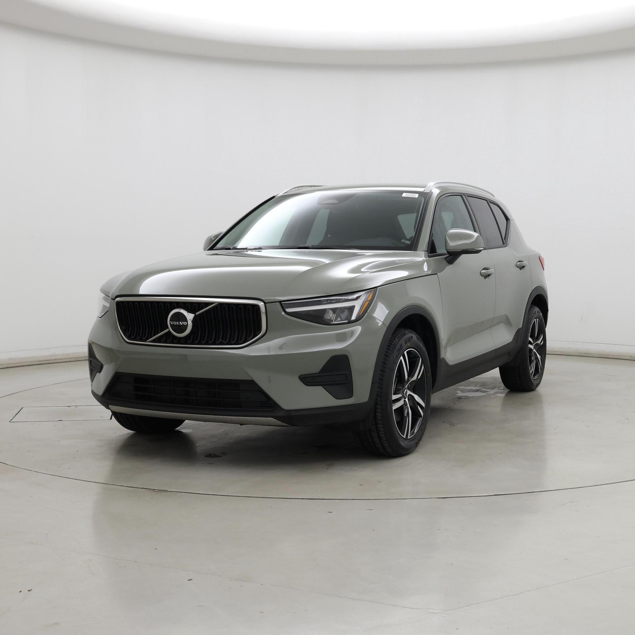 Thumbnail: 2023 Volvo XC40 - 4